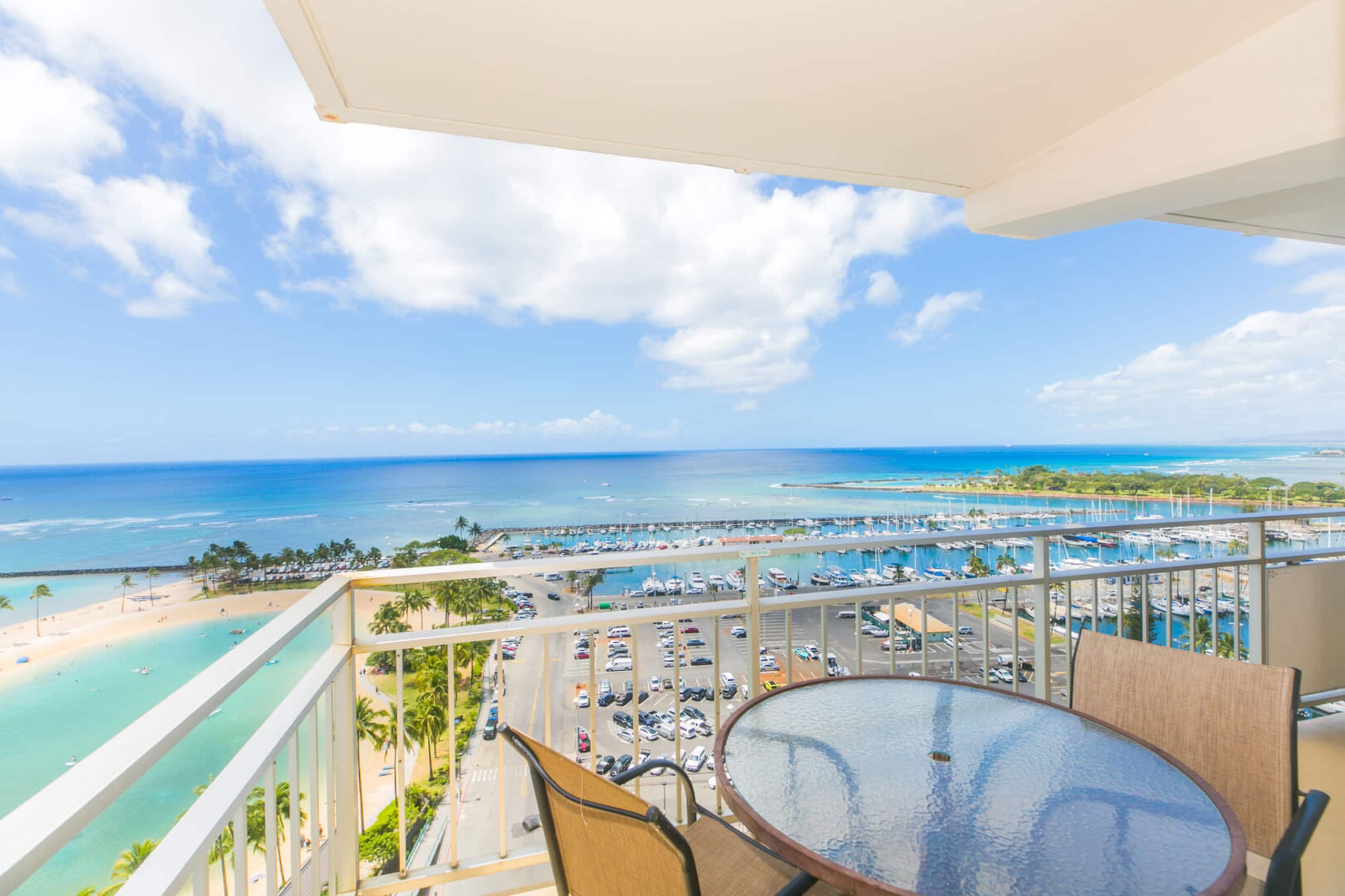 Condo in Honolulu · ★4.73 · 2 bedrooms · 3 beds · 2 baths - Image 15