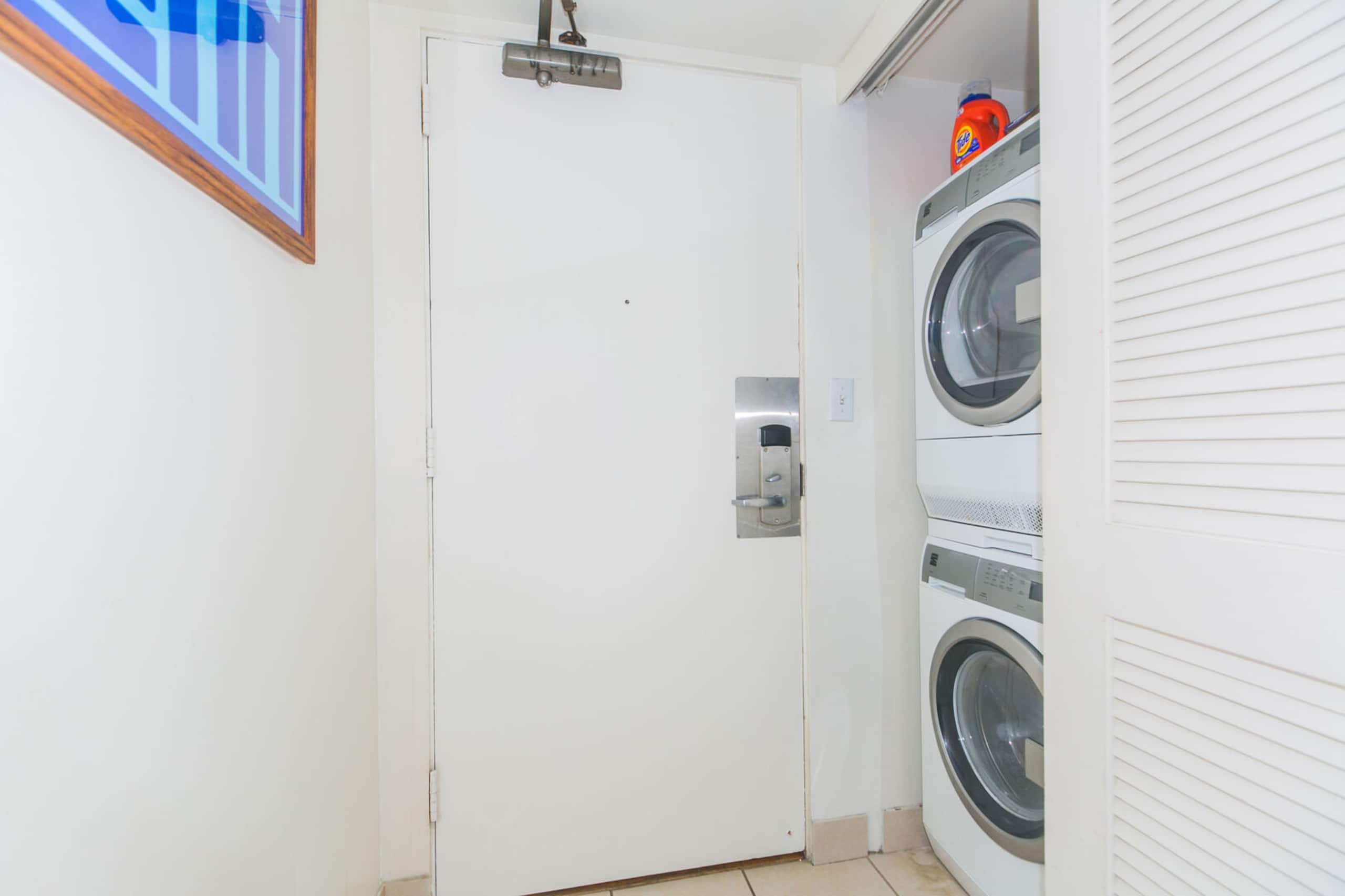 Condo in Honolulu · ★4.73 · 2 bedrooms · 3 beds · 2 baths - Image 12