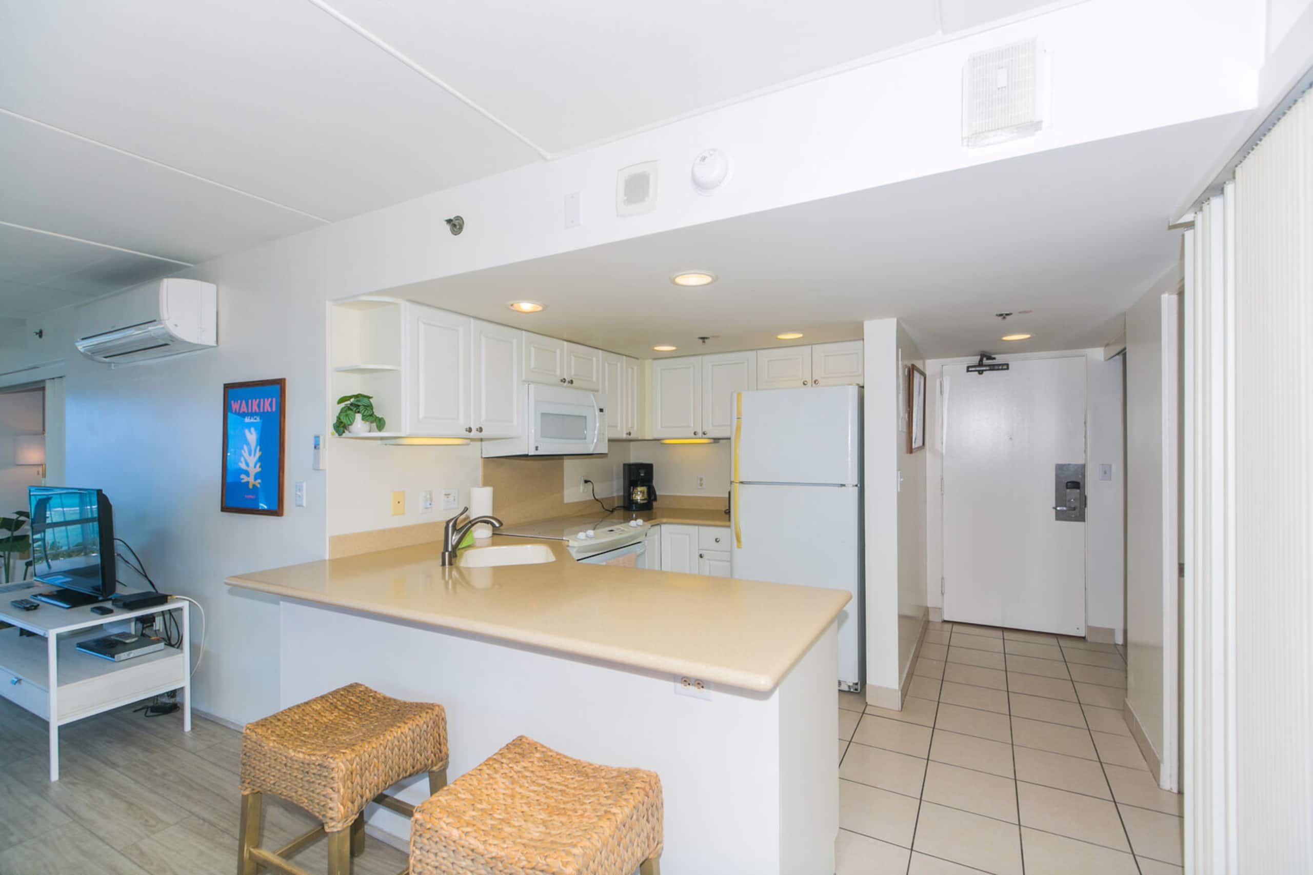 Condo in Honolulu · ★4.73 · 2 bedrooms · 3 beds · 2 baths - Image 6