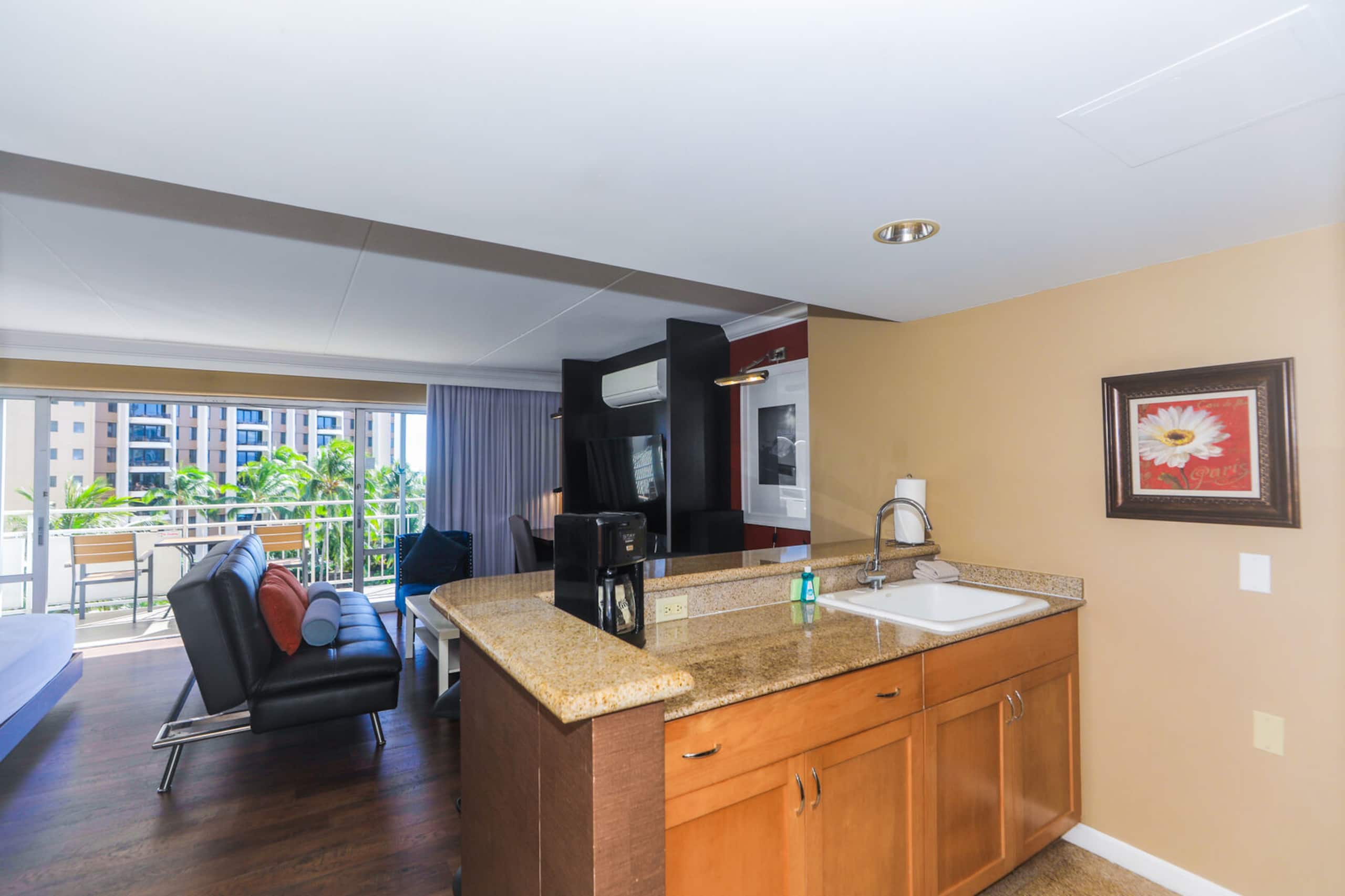 Condo in Honolulu · ★4.75 · 1 bedroom · 2 beds · 1 private bath - Image 6