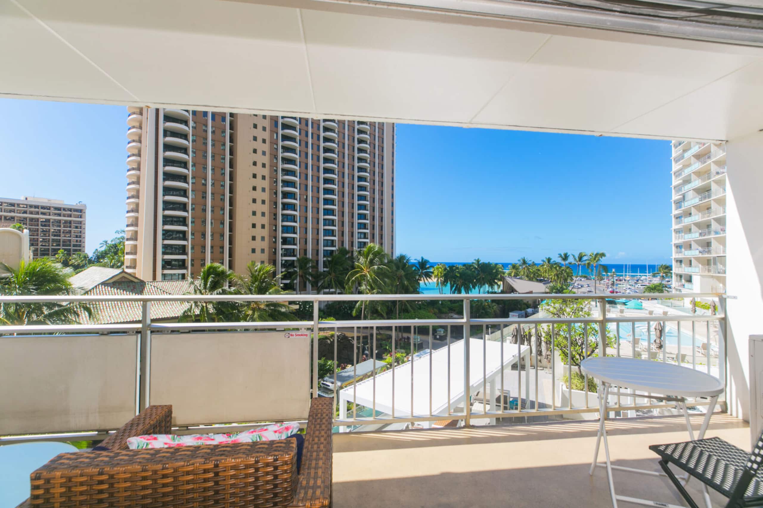 Condo in Honolulu · ★4.75 · 1 bedroom · 2 beds · 1 private bath - Image 9