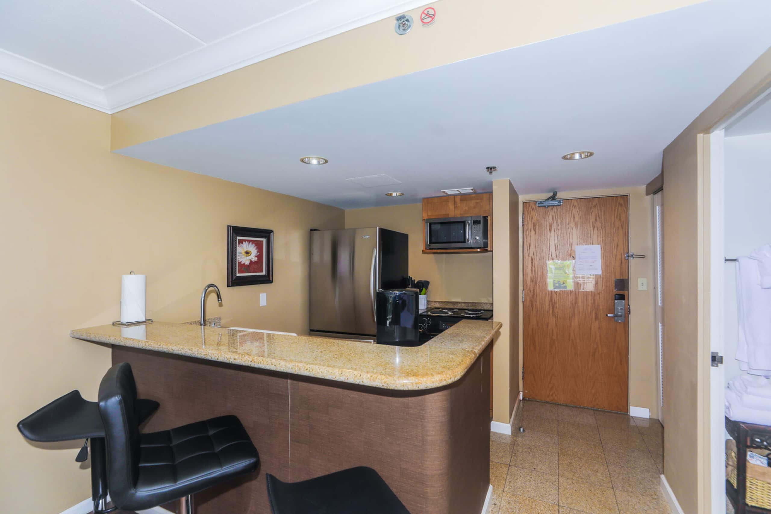 Condo in Honolulu · ★4.75 · 1 bedroom · 2 beds · 1 private bath - Image 5