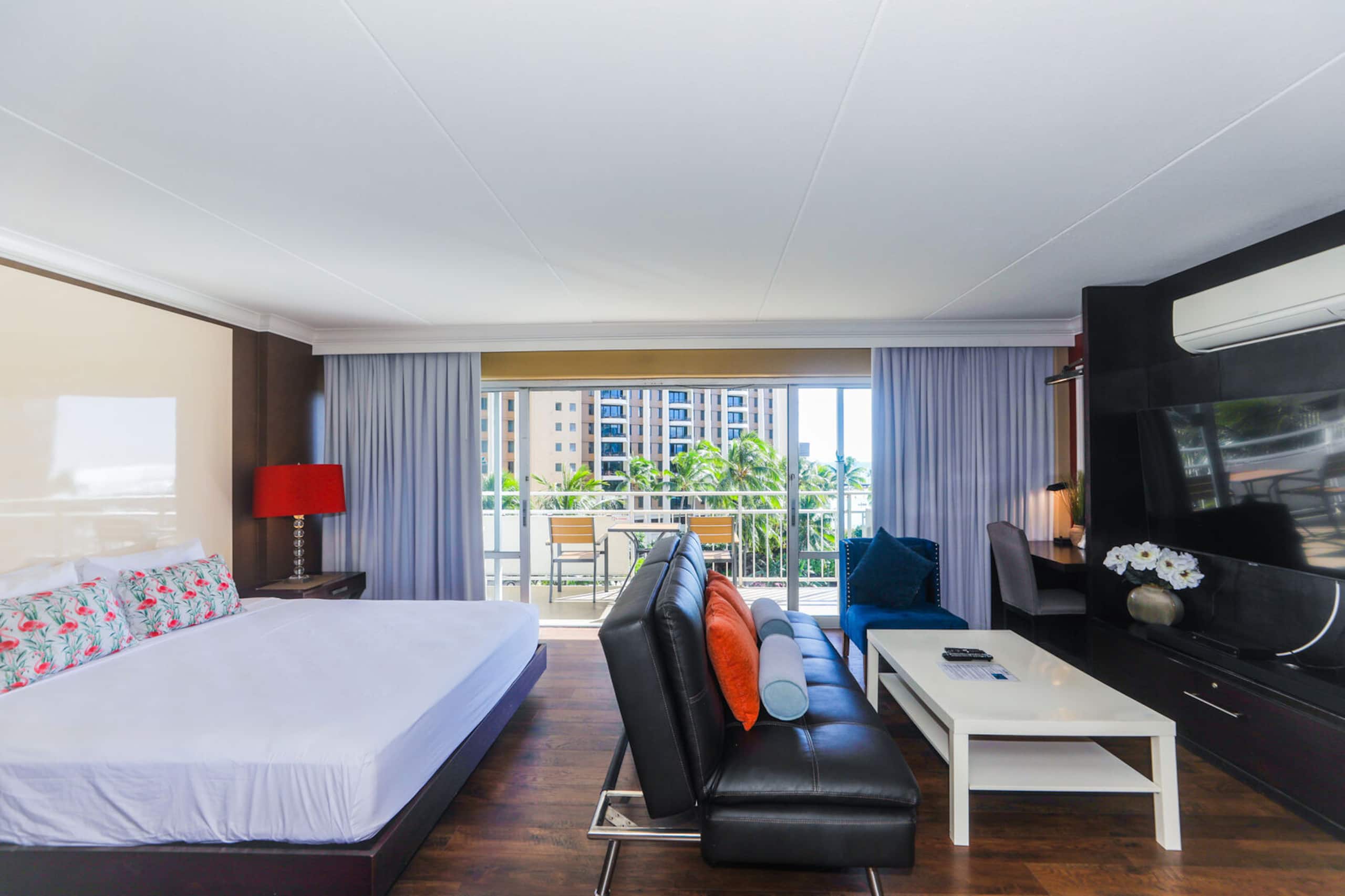 Condo in Honolulu · ★4.75 · 1 bedroom · 2 beds · 1 private bath - Image 1