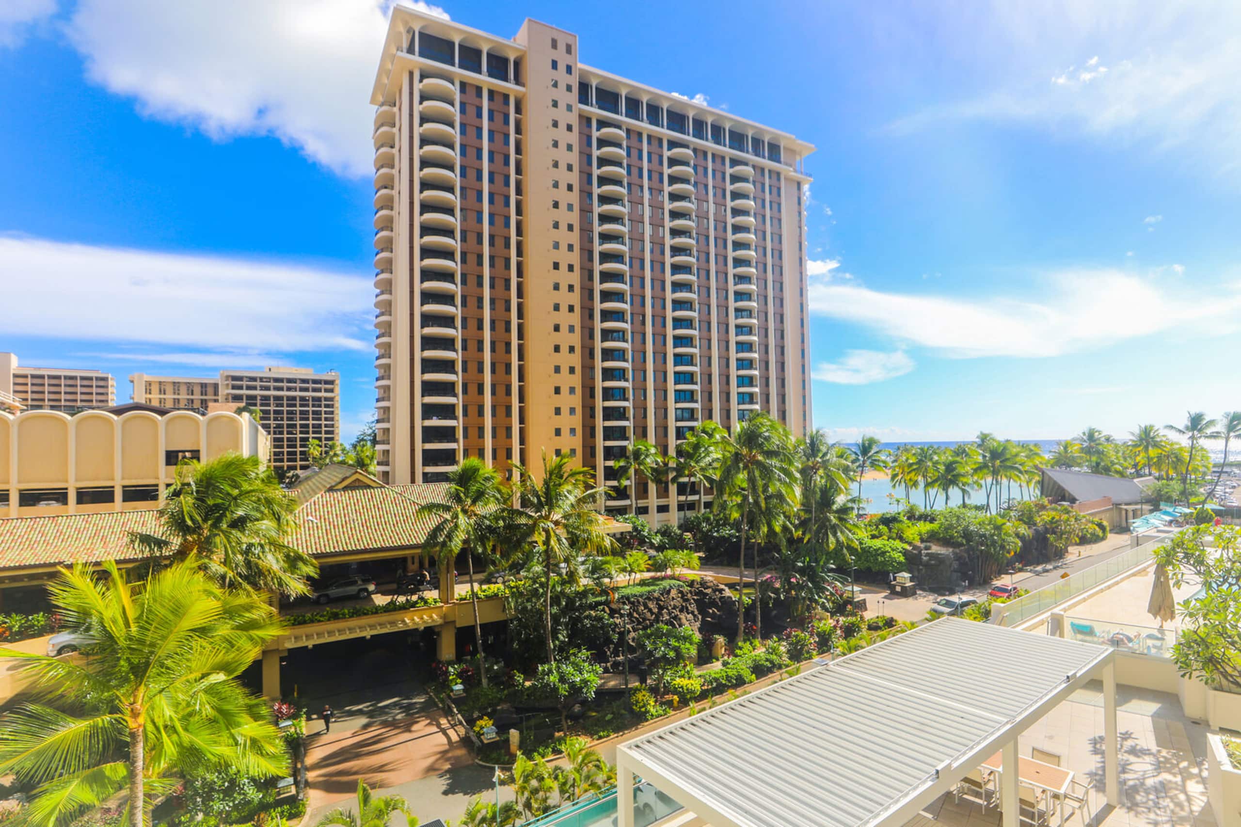 Condo in Honolulu · ★4.75 · 1 bedroom · 2 beds · 1 private bath - Image 11