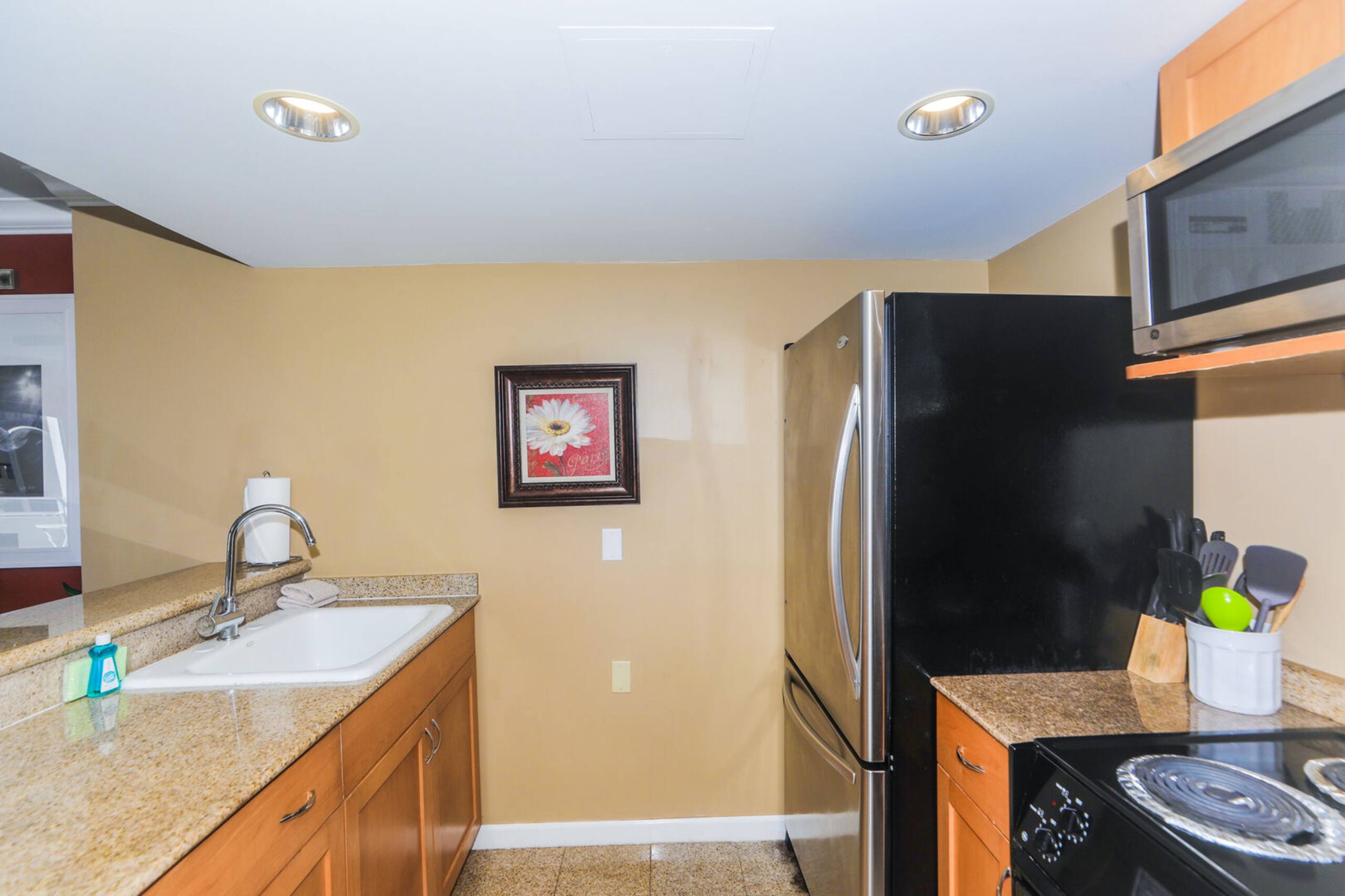 Condo in Honolulu · ★4.75 · 1 bedroom · 2 beds · 1 private bath - Image 7