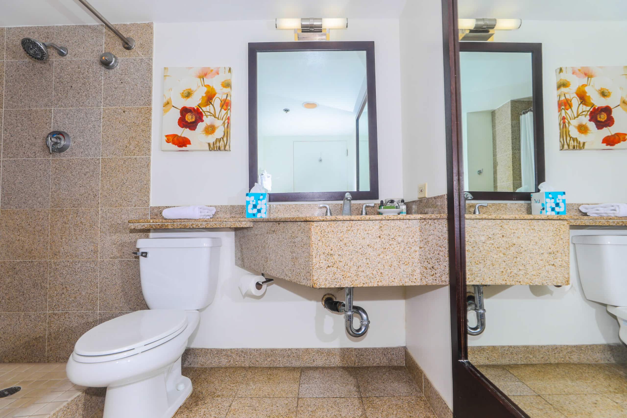 Condo in Honolulu · ★4.75 · 1 bedroom · 2 beds · 1 private bath - Image 8