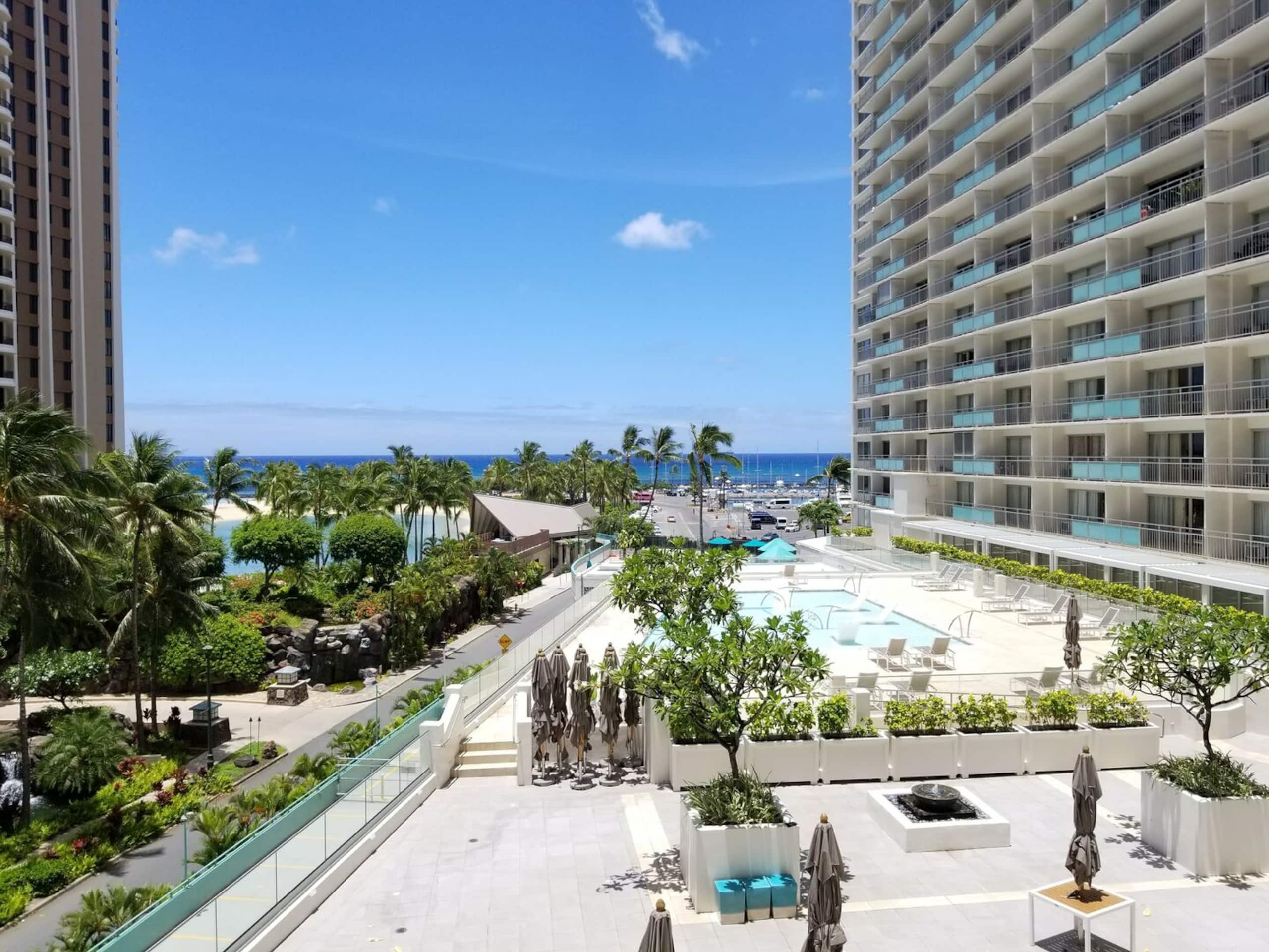 Condo in Honolulu · ★4.75 · 1 bedroom · 2 beds · 1 private bath - Image 10