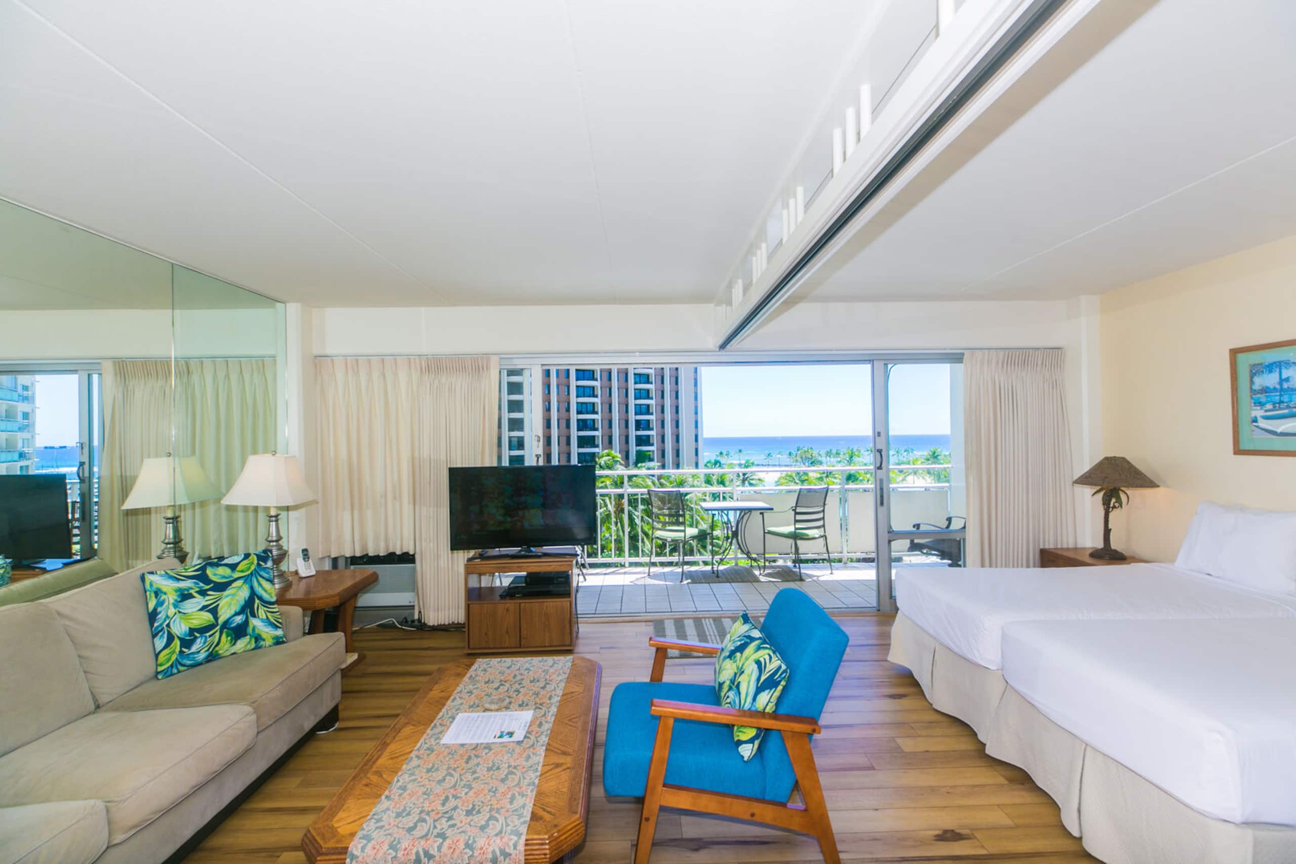 Condo in Honolulu · ★4.71 · 1 bedroom · 2 beds · 1 private bath - Image 4