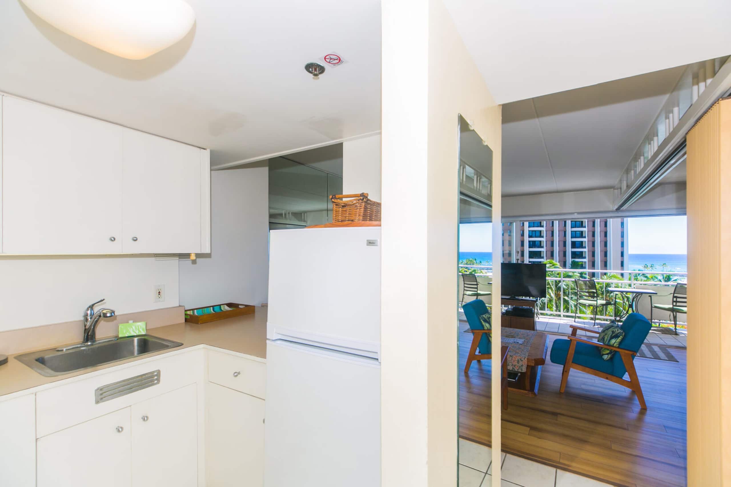 Condo in Honolulu · ★4.71 · 1 bedroom · 2 beds · 1 private bath - Image 13