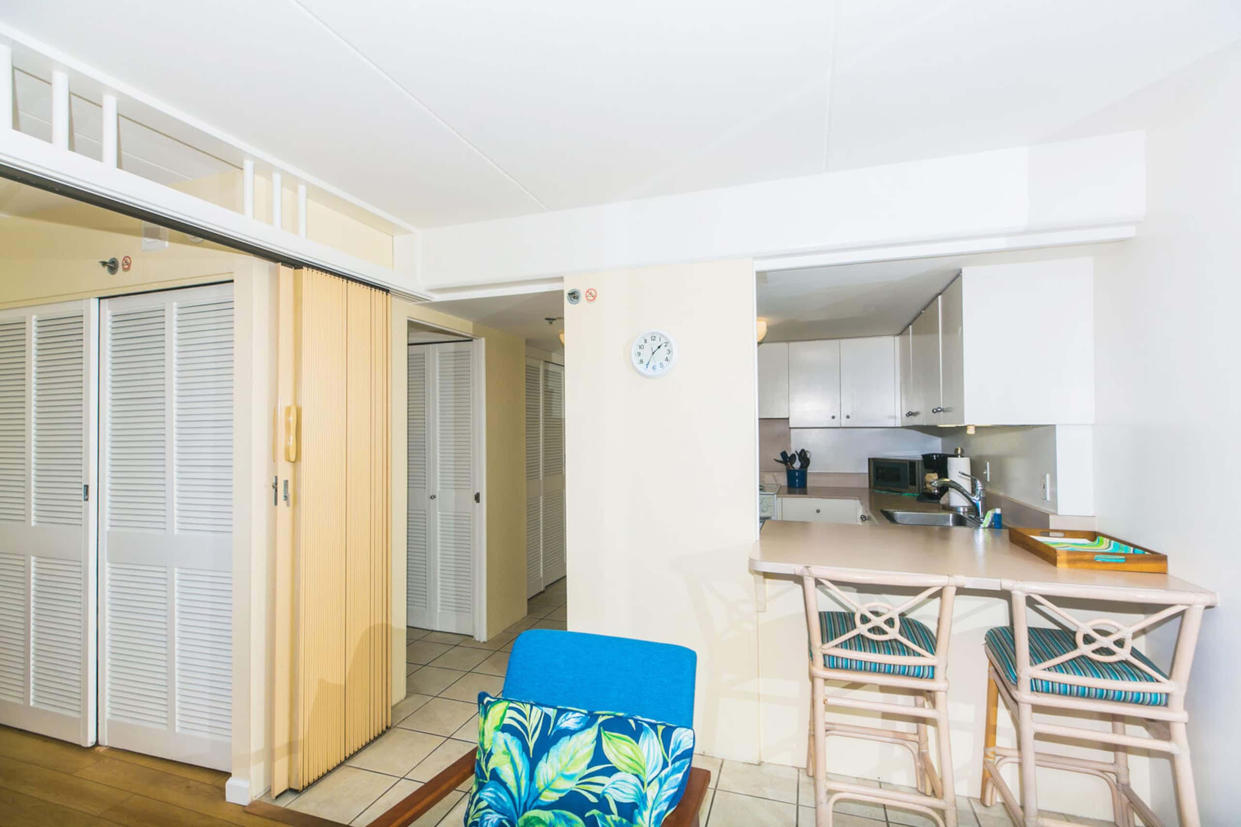 Condo in Honolulu · ★4.71 · 1 bedroom · 2 beds · 1 private bath - Image 11