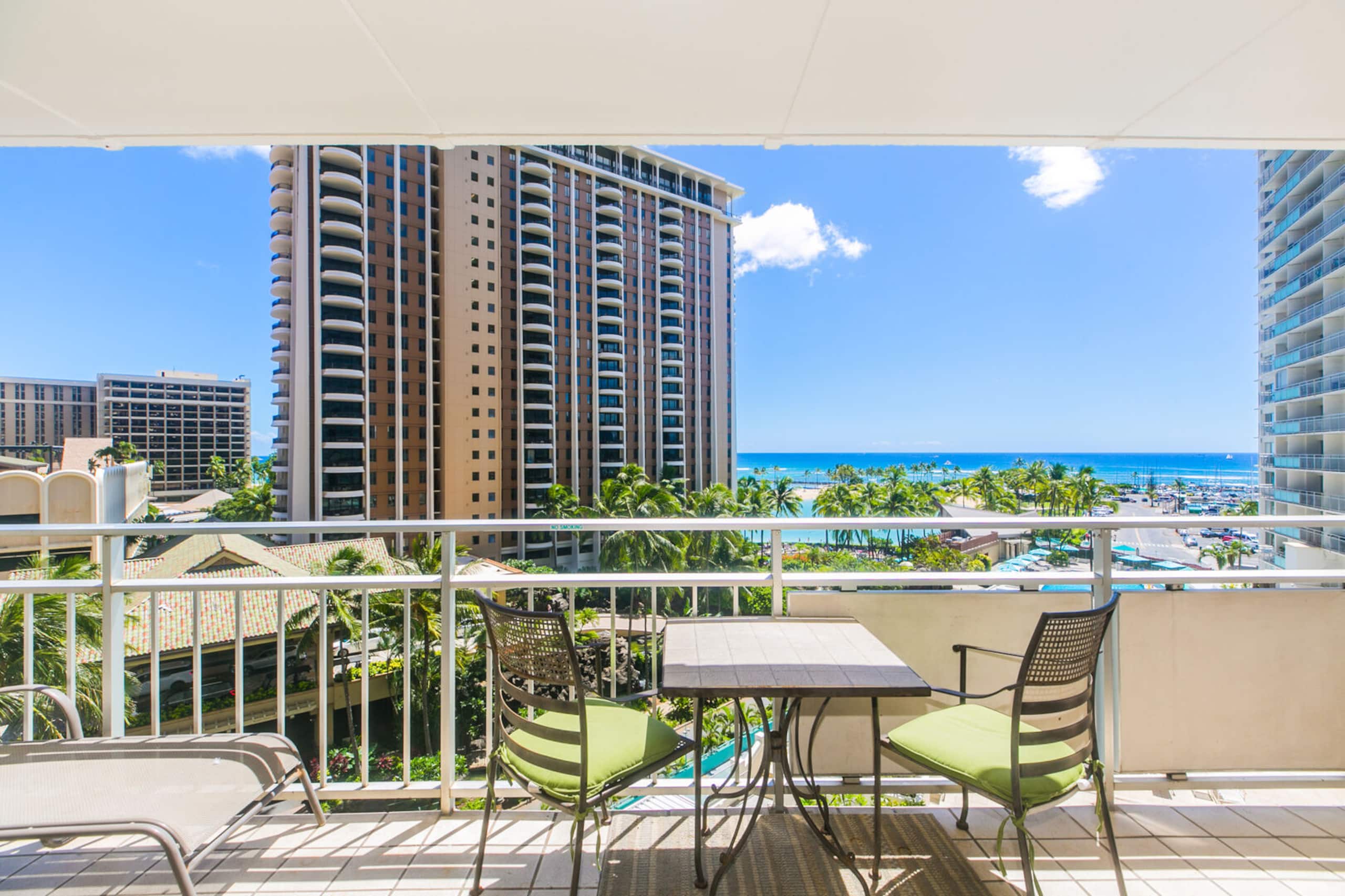 Condo in Honolulu · ★4.71 · 1 bedroom · 2 beds · 1 private bath - Image 2