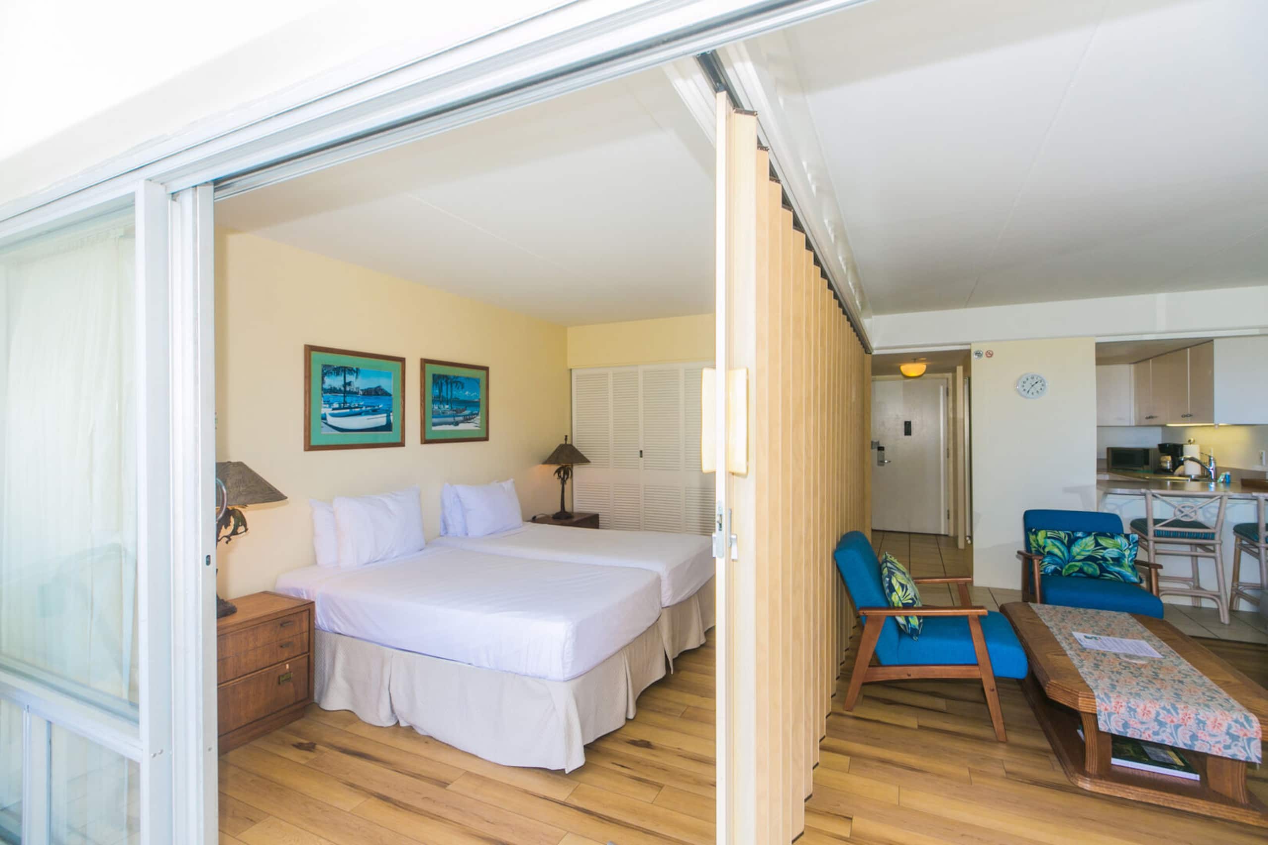 Condo in Honolulu · ★4.71 · 1 bedroom · 2 beds · 1 private bath - Image 9