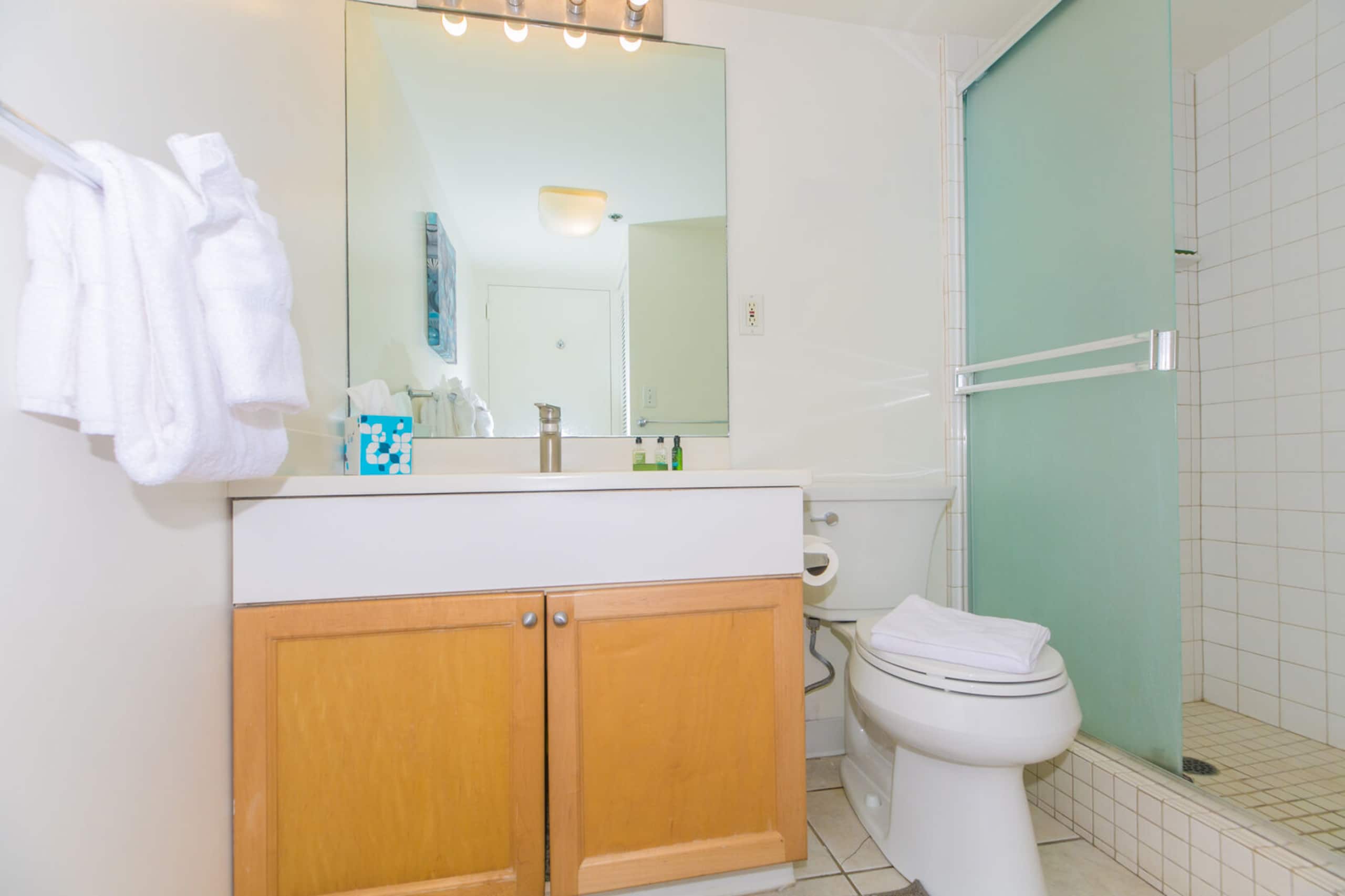 Condo in Honolulu · ★4.71 · 1 bedroom · 2 beds · 1 private bath - Image 14