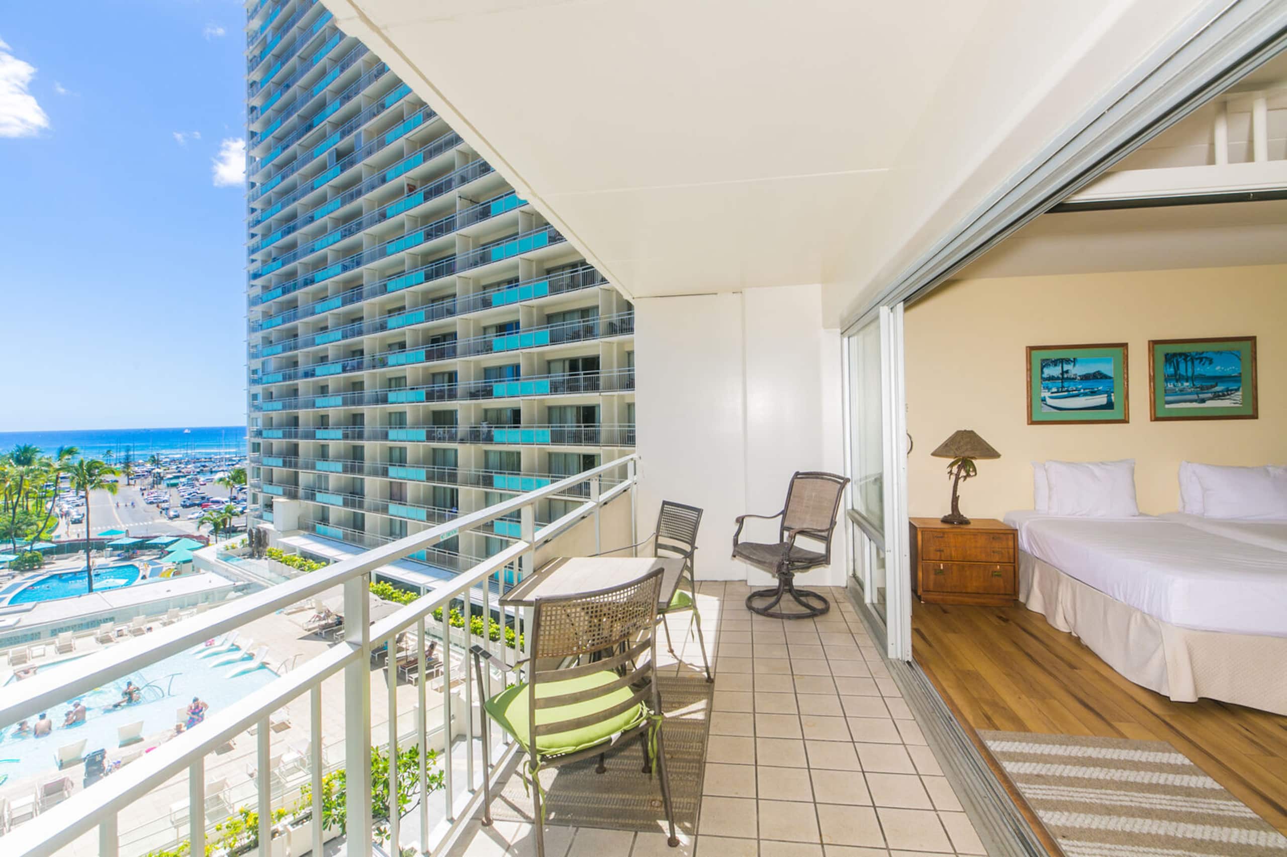 Condo in Honolulu · ★4.71 · 1 bedroom · 2 beds · 1 private bath - Image 3