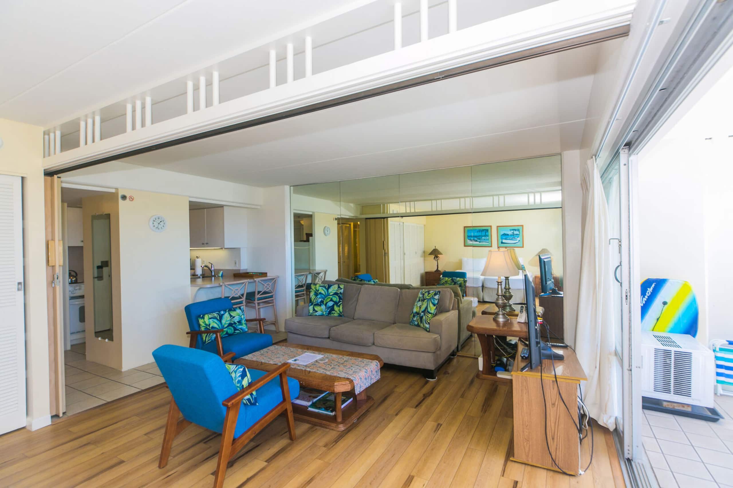 Condo in Honolulu · ★4.71 · 1 bedroom · 2 beds · 1 private bath - Image 8
