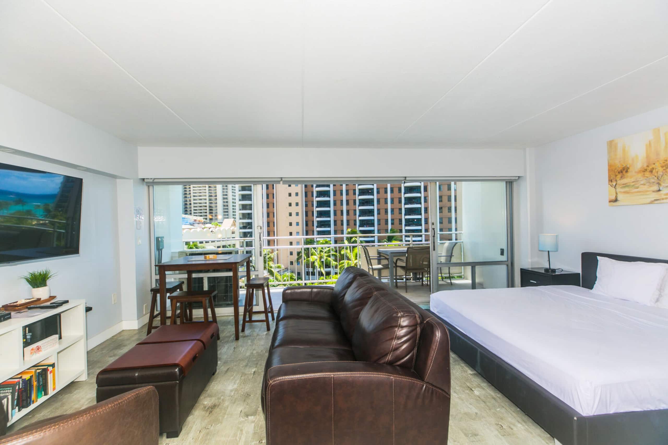 Island Escape - Stunning Ocean Views! Ilikai Hotel - Image 2
