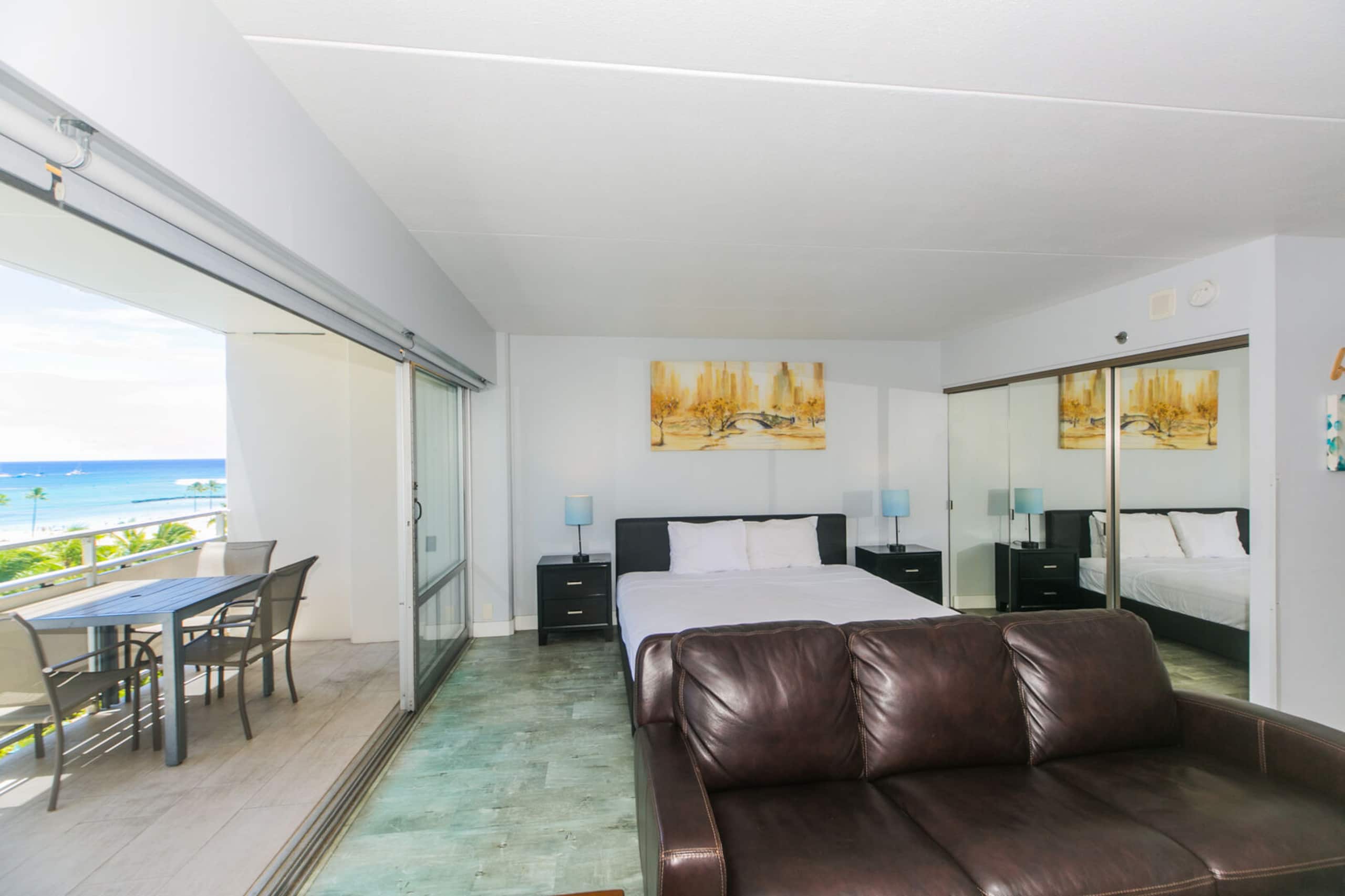 Island Escape - Stunning Ocean Views! Ilikai Hotel - Image 8