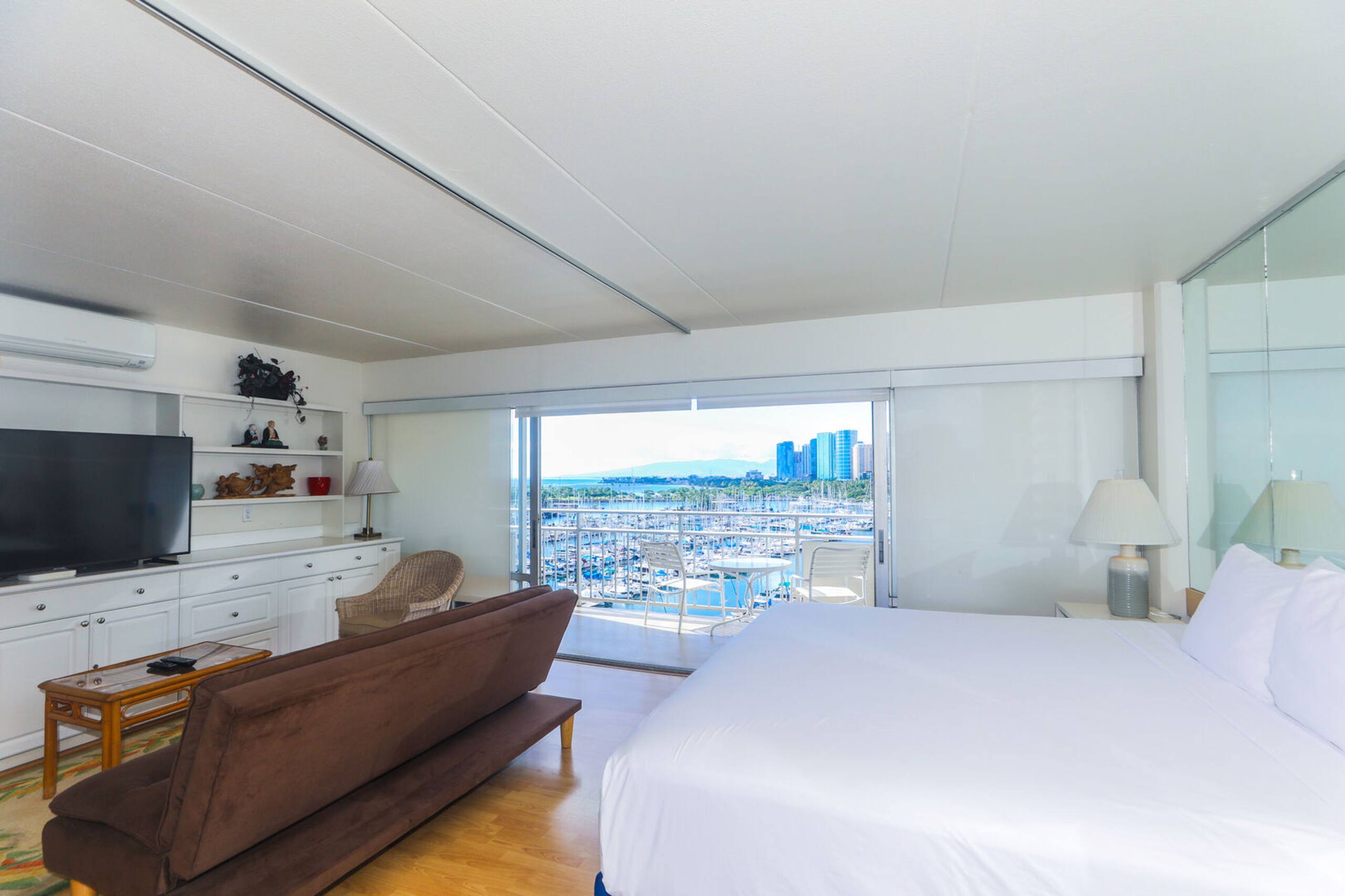 Unforgettable Sunset Views at the Ilikai Hotel! - Image 9