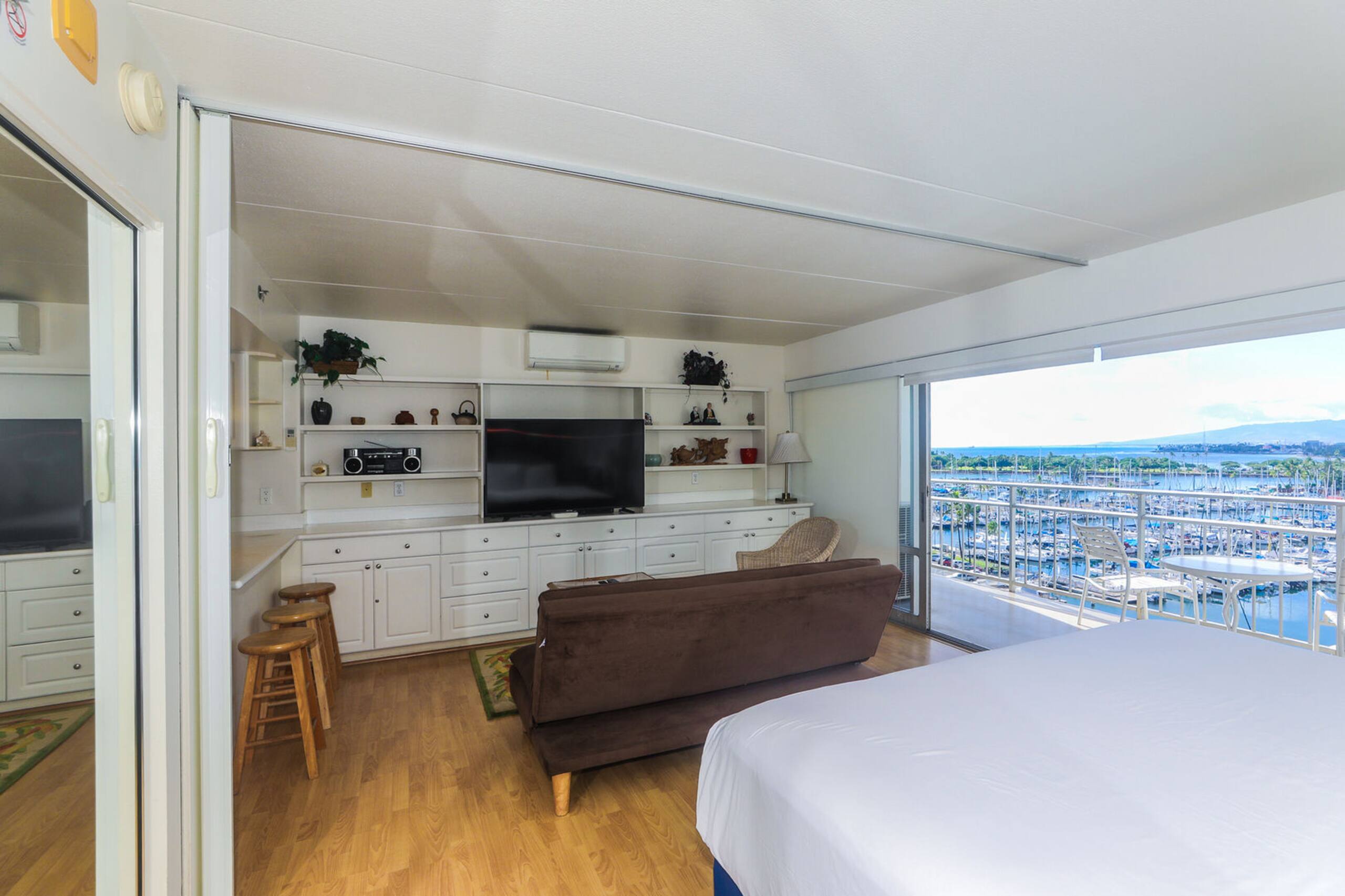 Unforgettable Sunset Views at the Ilikai Hotel! - Image 5
