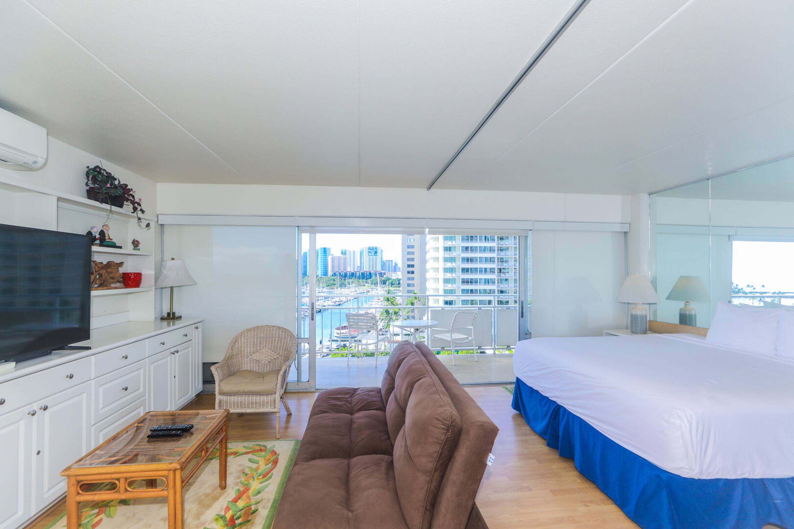 Unforgettable Sunset Views at the Ilikai Hotel! - Image 2