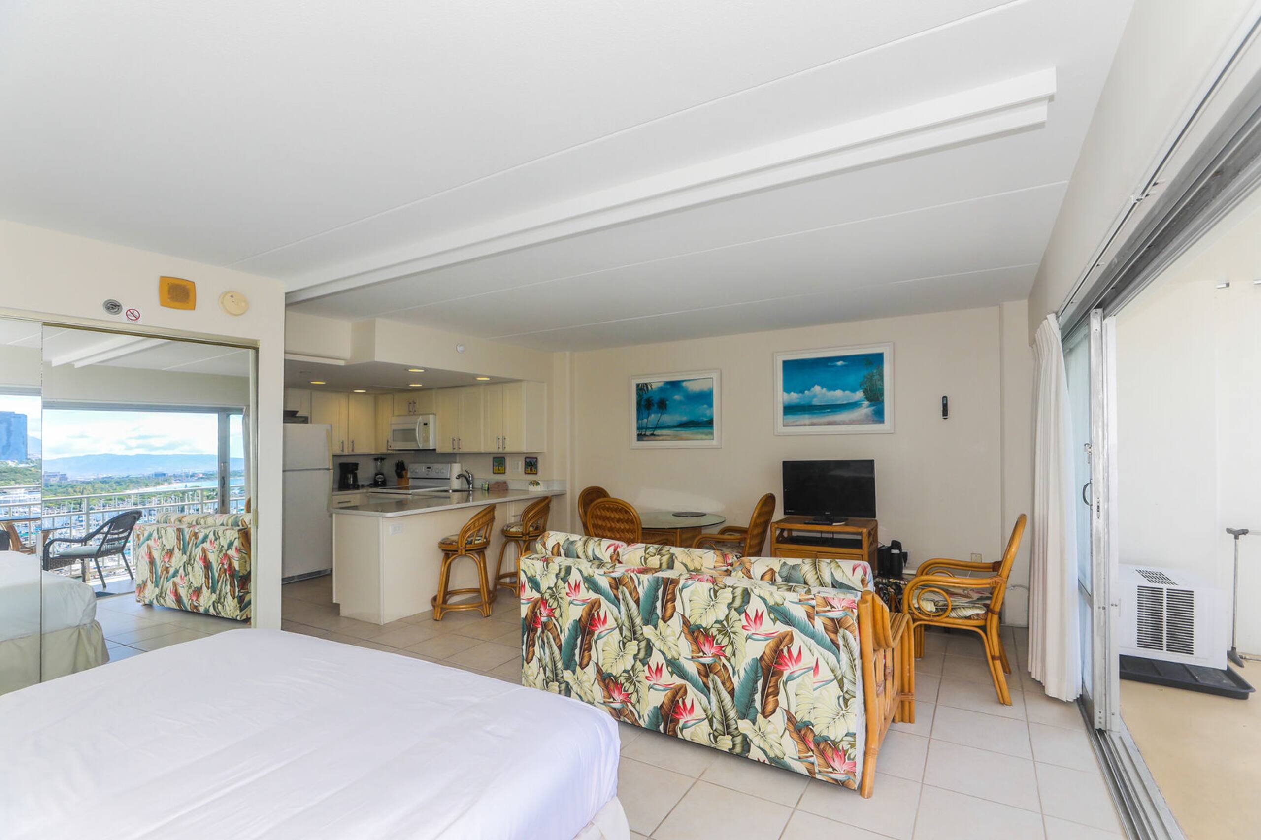 Beautiful Marina Sunset Views at the Ilikai Hotel - Image 6