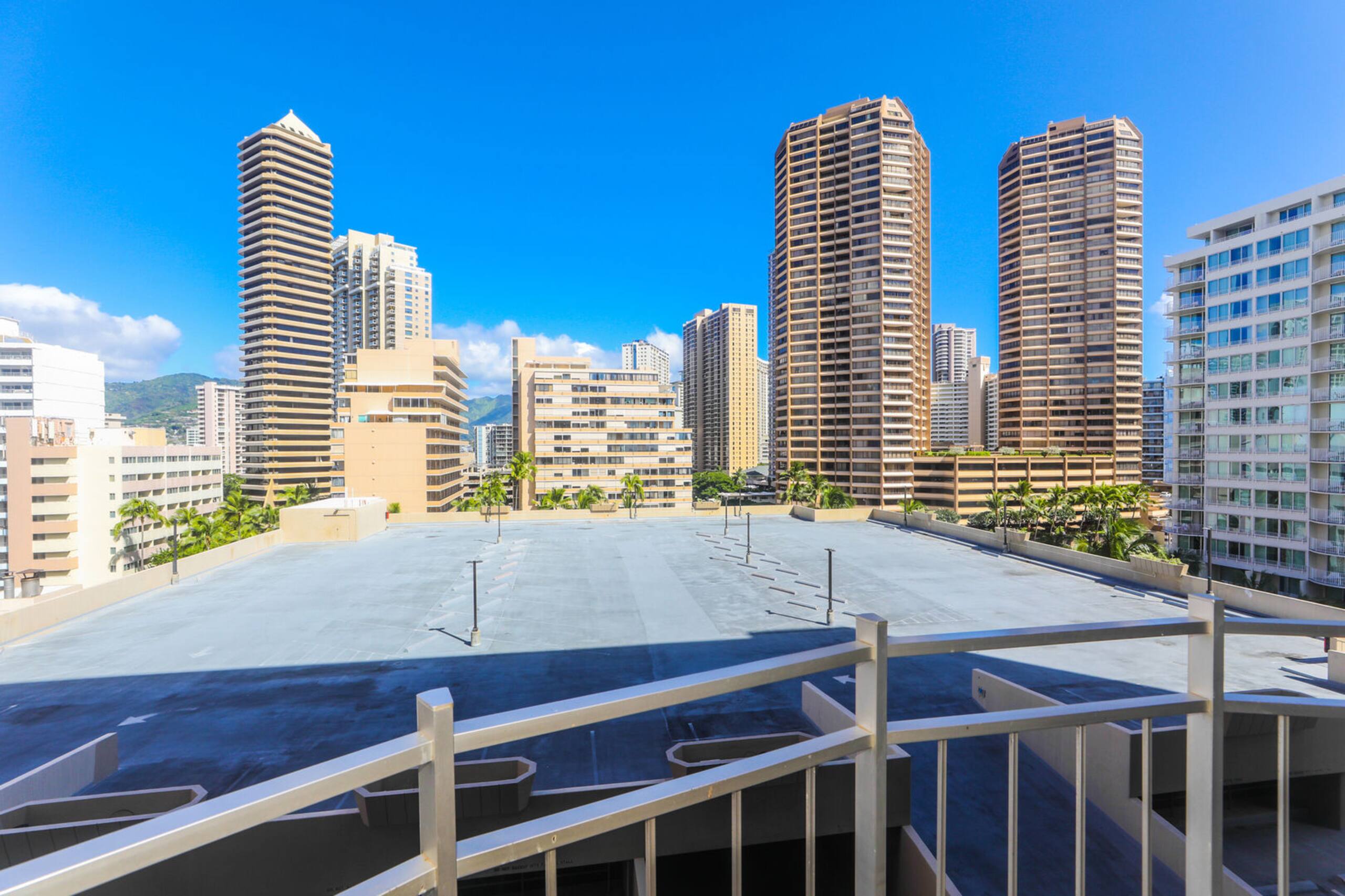 Great Location In Waikiki - Walk to Beach! - Image 11