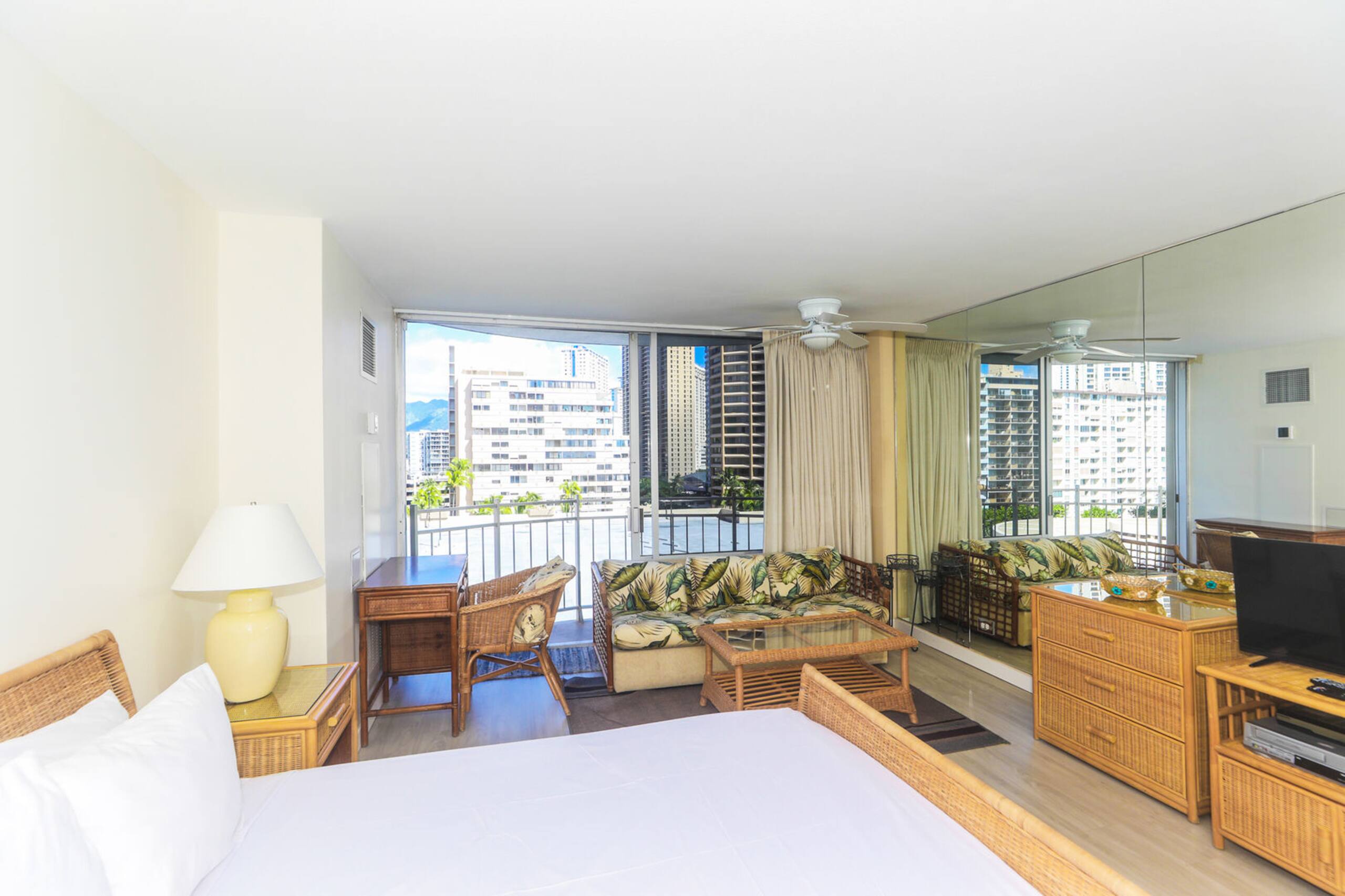 Great Location In Waikiki - Walk to Beach! - Image 4