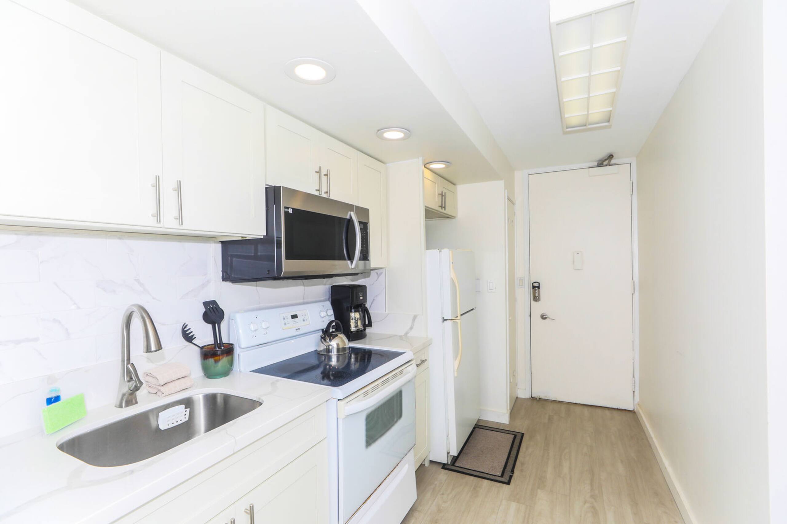Great Location In Waikiki - Walk to Beach! - Image 7
