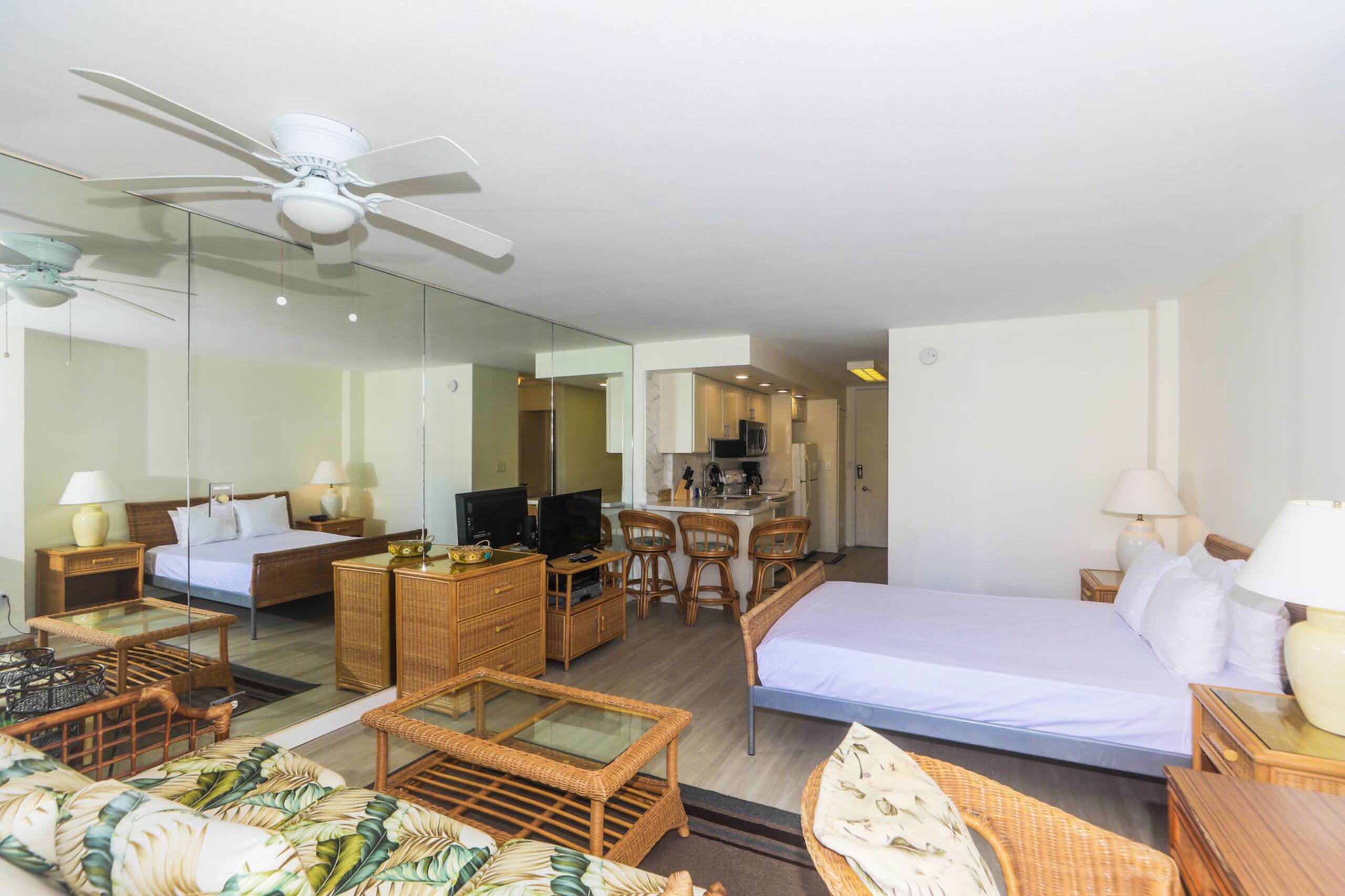 Great Location In Waikiki - Walk to Beach! - Image 1