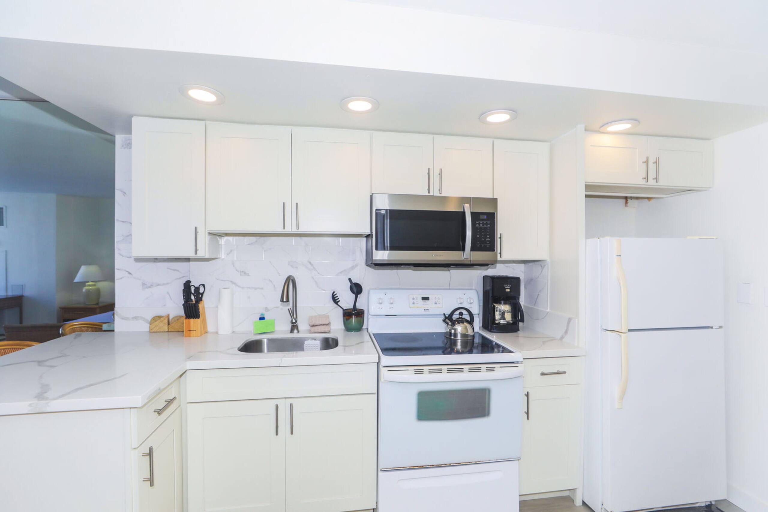 Great Location In Waikiki - Walk to Beach! - Image 8