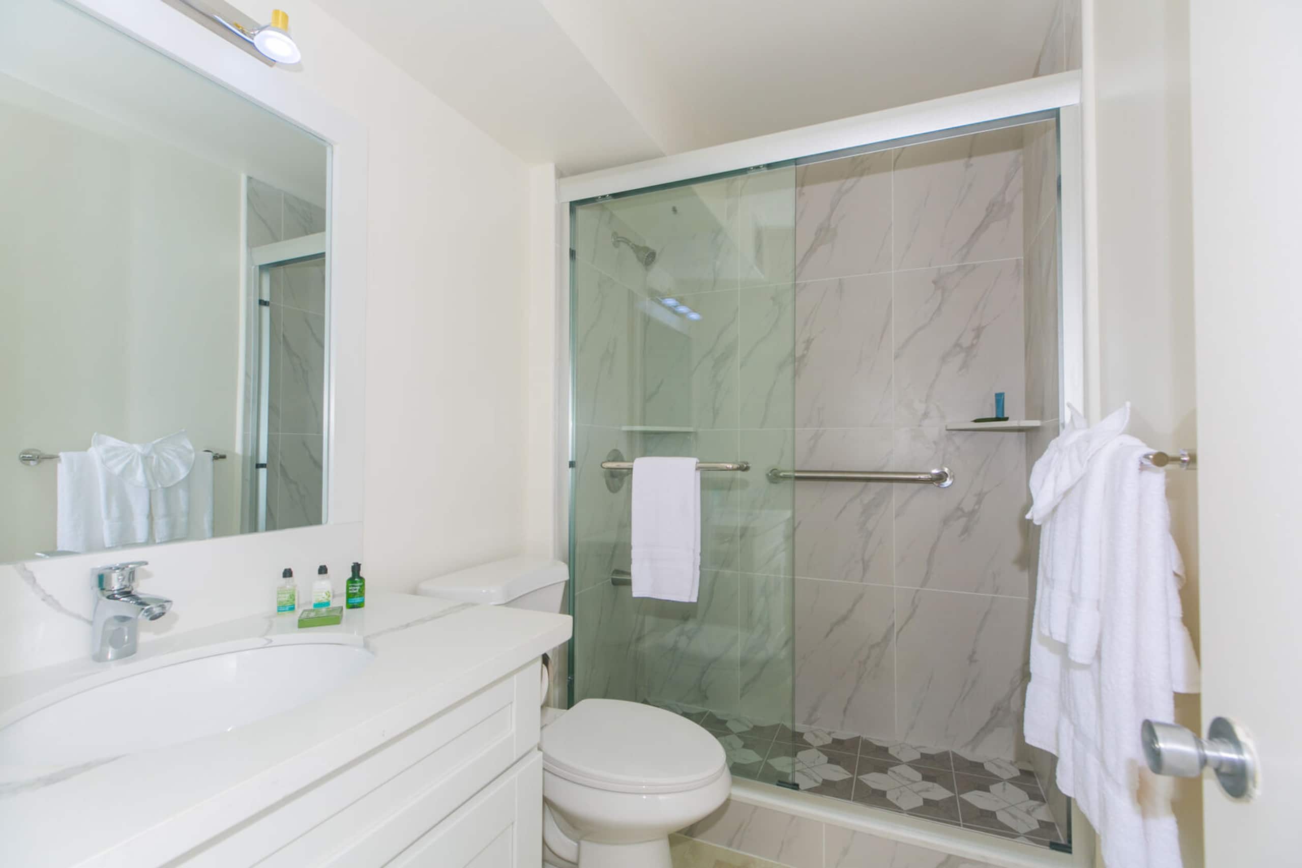 Updated Studio in Prime Waikiki Location! - Image 8