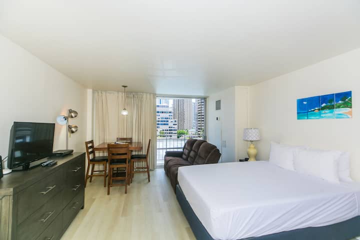 Updated Studio In Prime Waikiki Location! - Kahanamoku Beach, HI