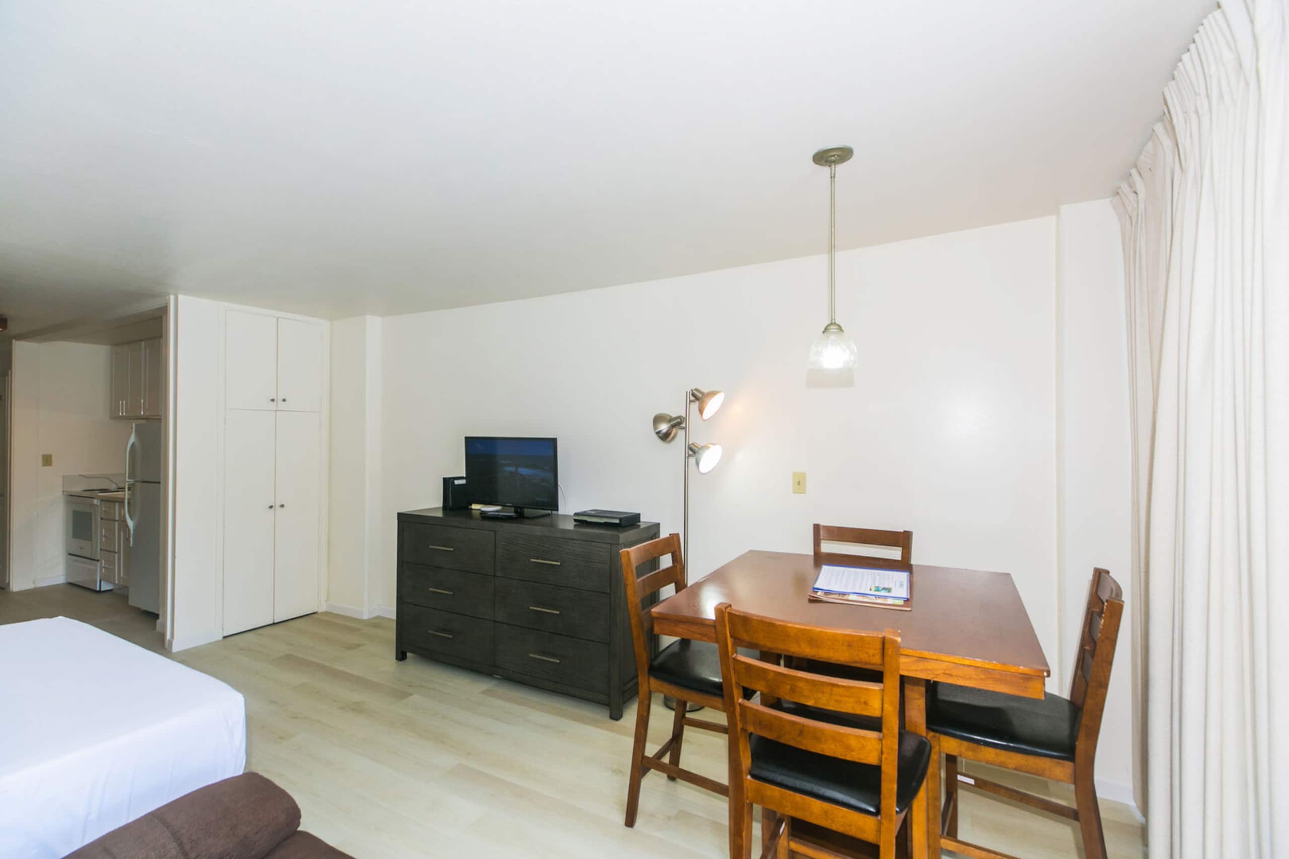 Updated Studio in Prime Waikiki Location! - Image 5