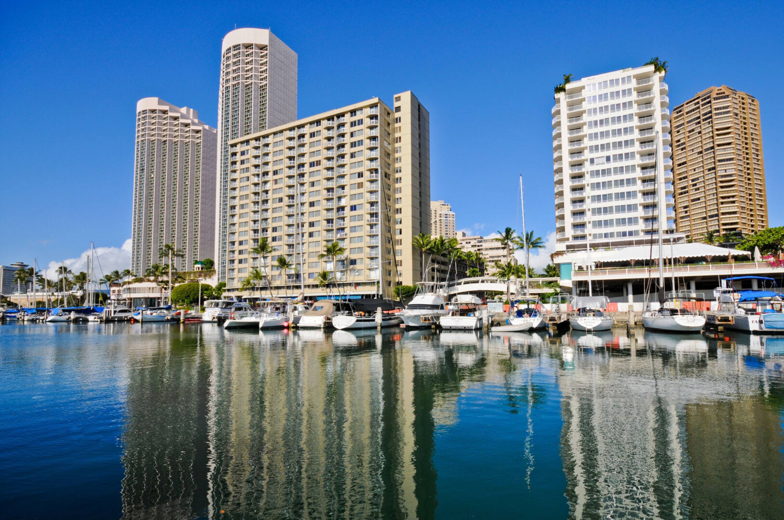 City Vibes & Minutes to Beach! Walk to Everything! - Image 10