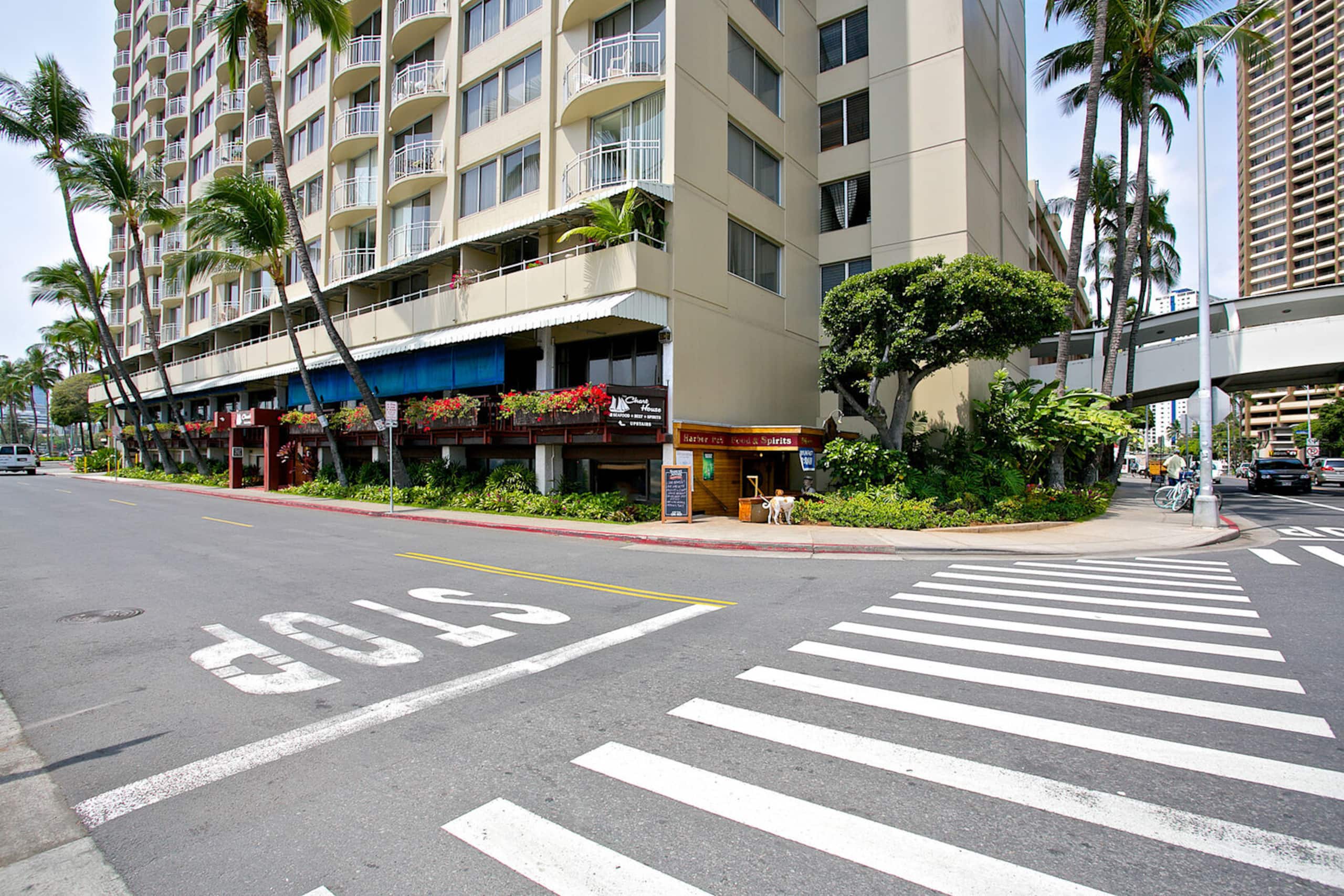 City Vibes & Minutes to Beach! Walk to Everything! - Image 19