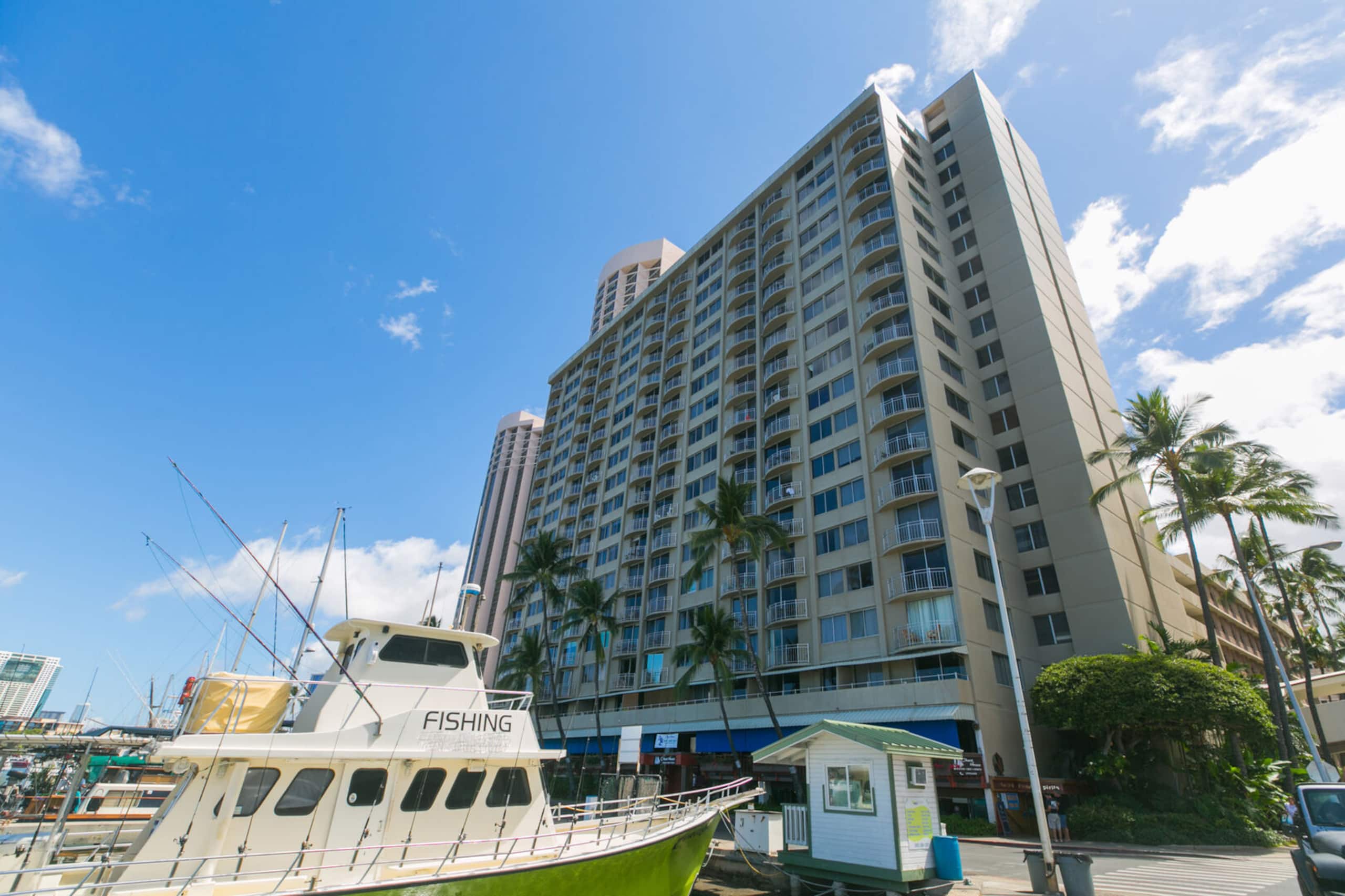 City Vibes - Minutes to beach! - Image 19