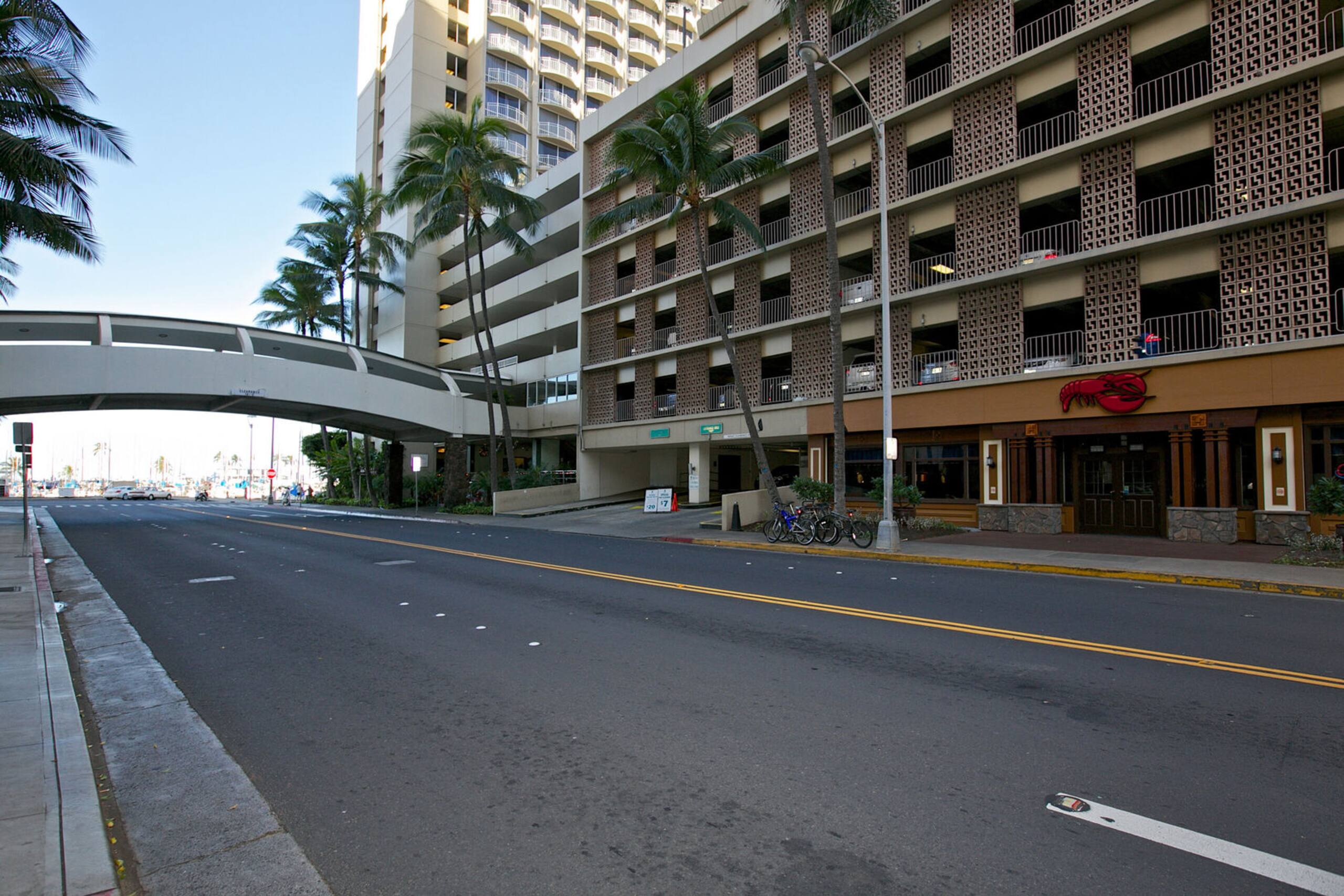 City Vibes - Minutes to beach! - Image 21