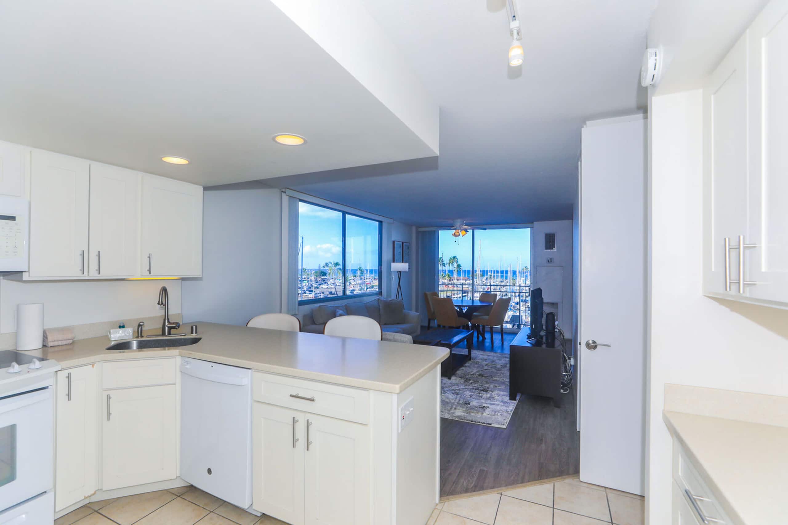 Breathtaking 180-Degree Ocean View! - Image 5