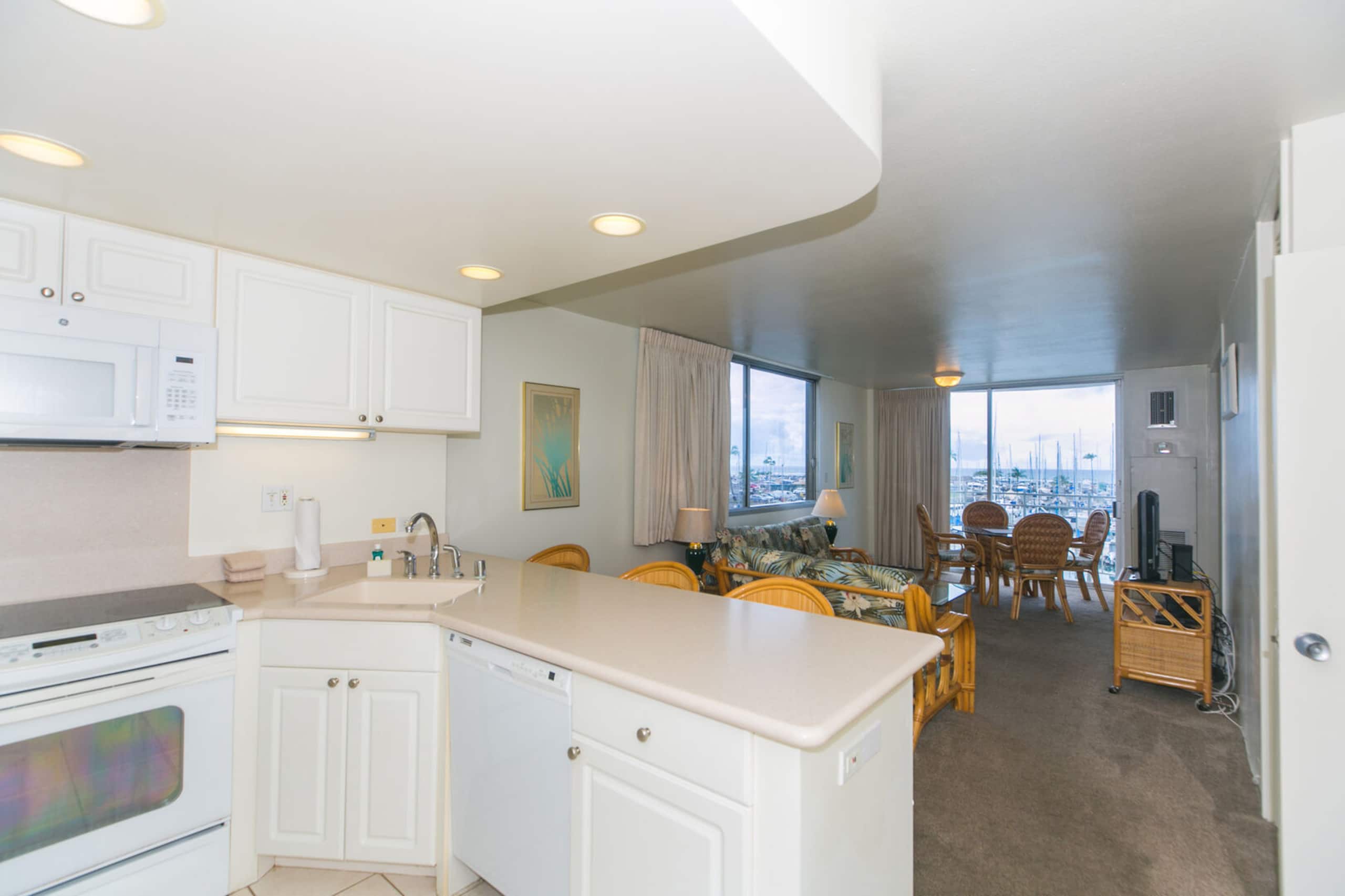 Island Oasis - Minutes to the Beach! - Image 8