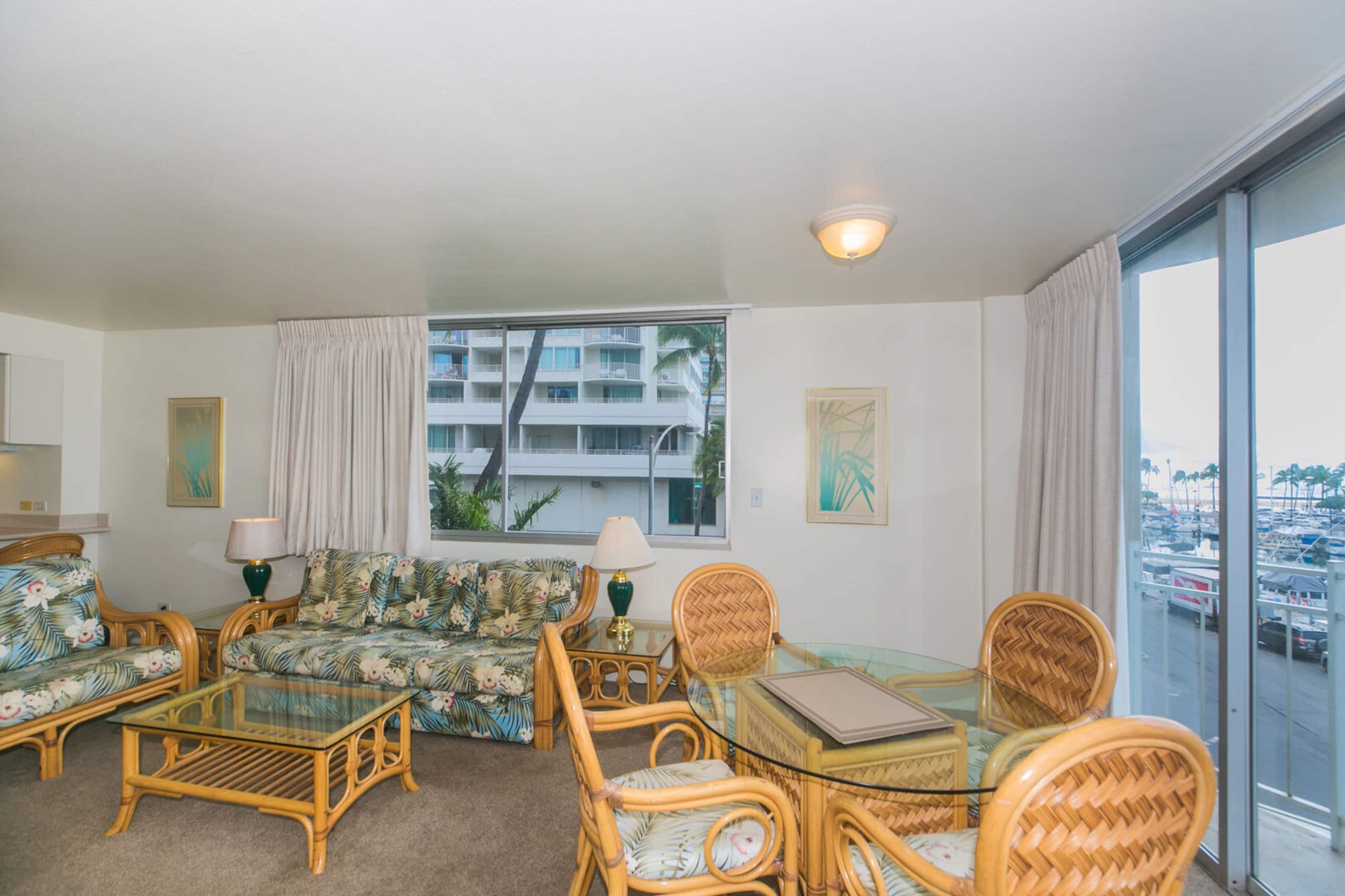 Island Oasis - Minutes to the Beach! - Image 2