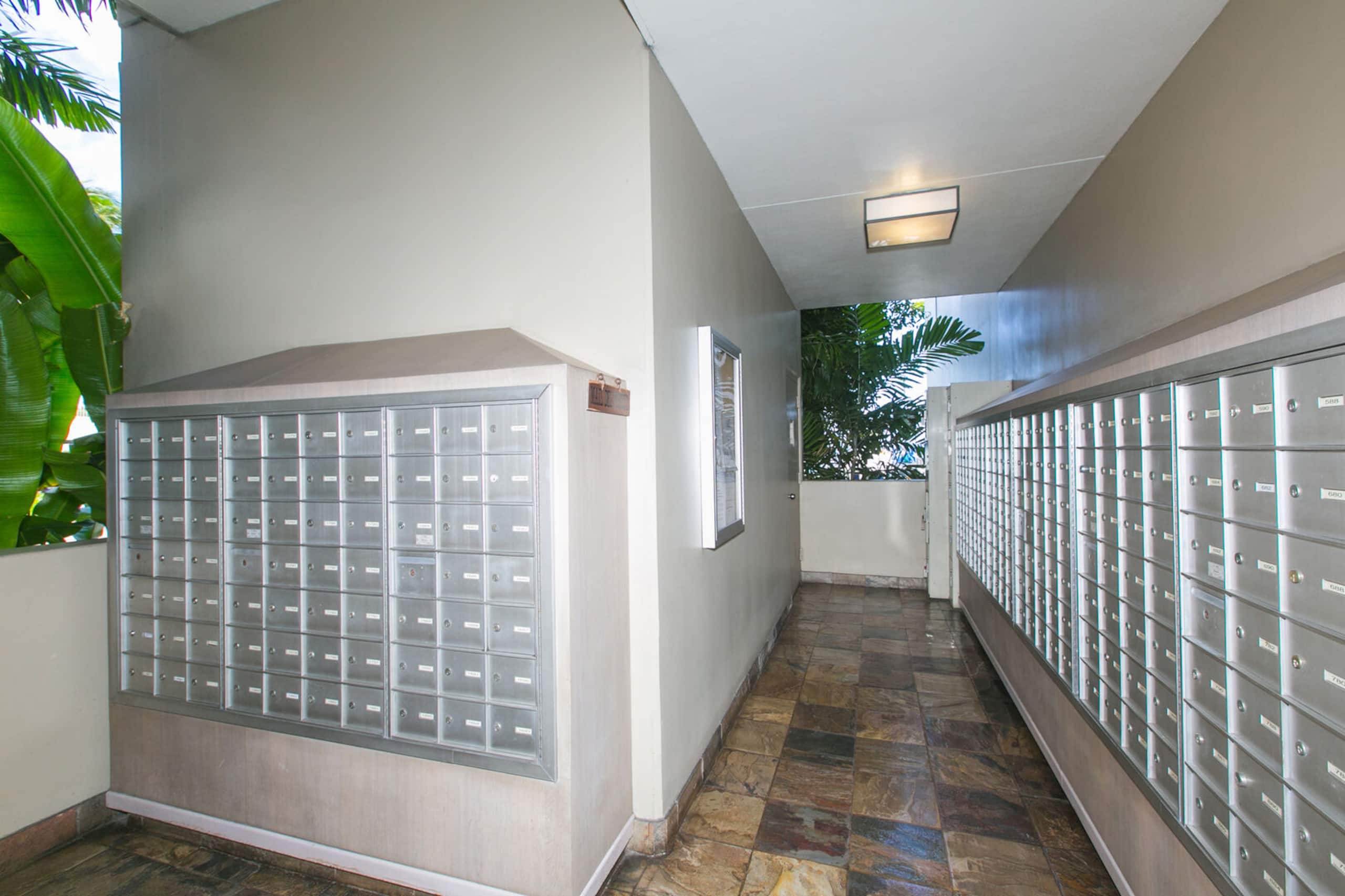 Island Oasis - Minutes to the Beach! - Image 19