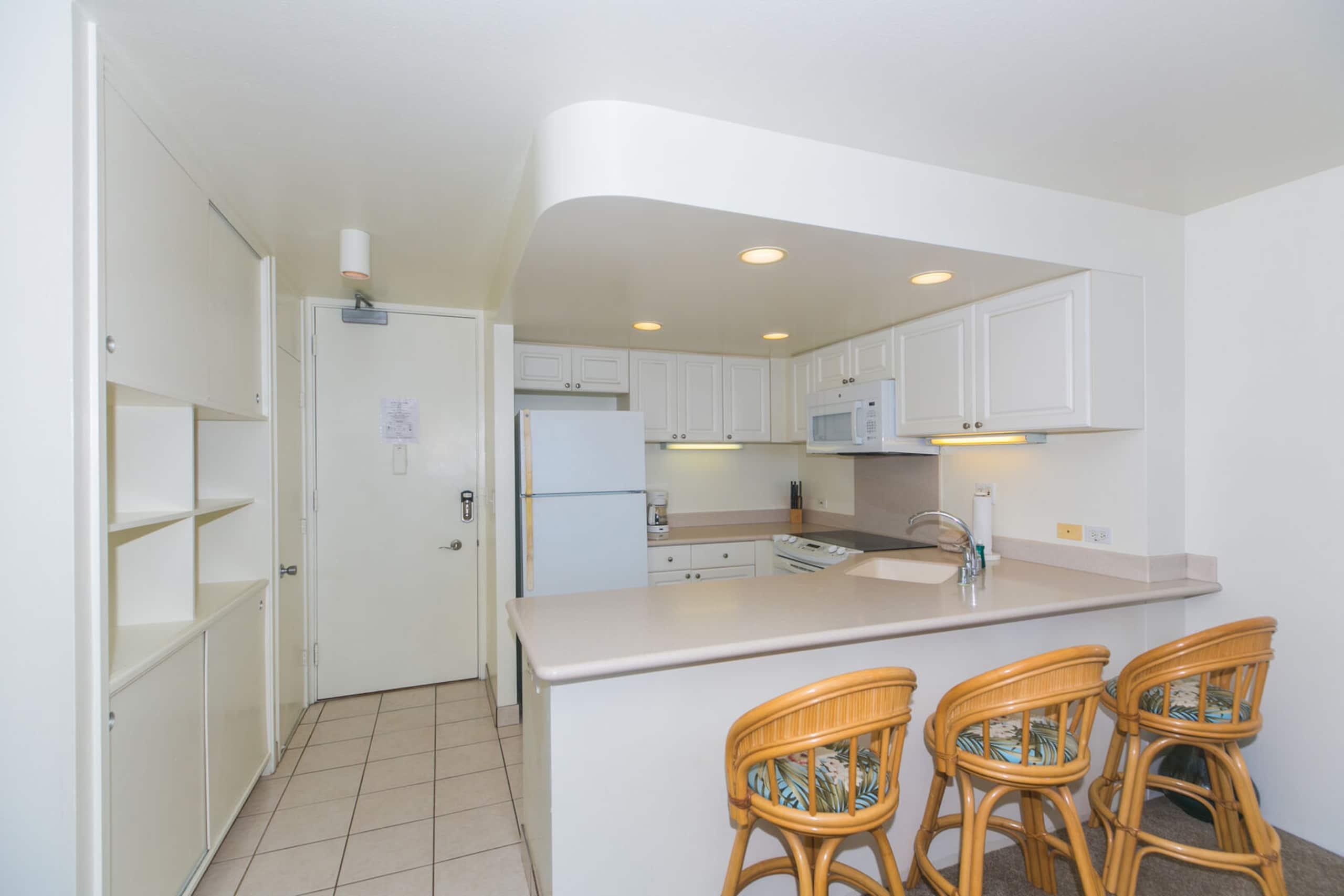 Island Oasis - Minutes to the Beach! - Image 7