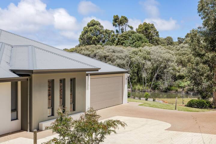 Rivendell Villa 8 – Rivendell Winery Estate gallery image 2