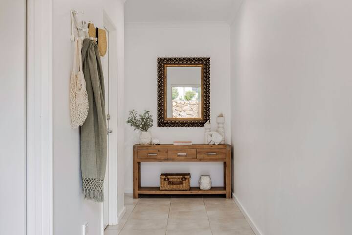 Rivendell Villa 8 – Rivendell Winery Estate gallery image 3