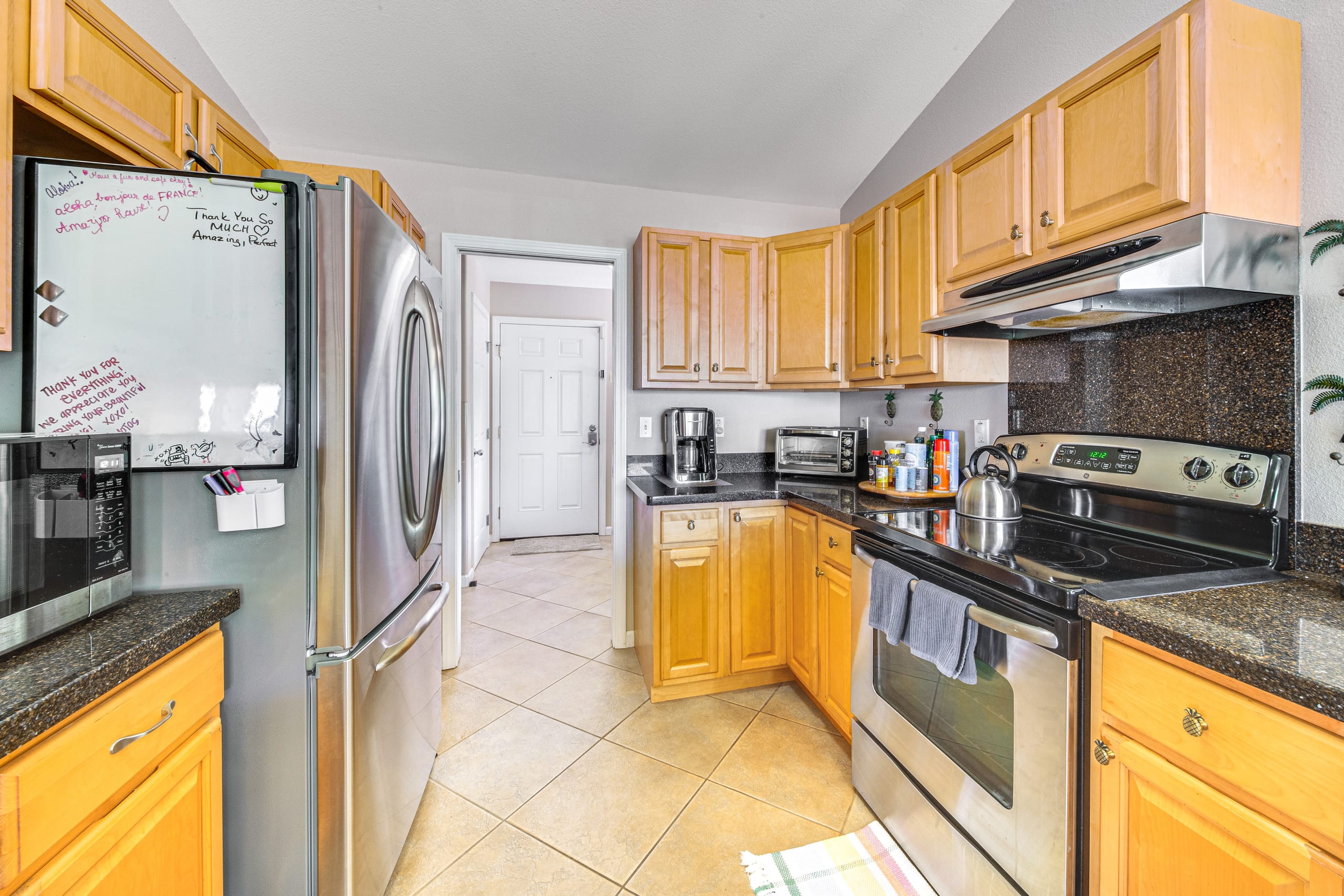 Home in Hilo · ★4.67 · 2 bedrooms · 2 beds · 1 shared bath - Image 9