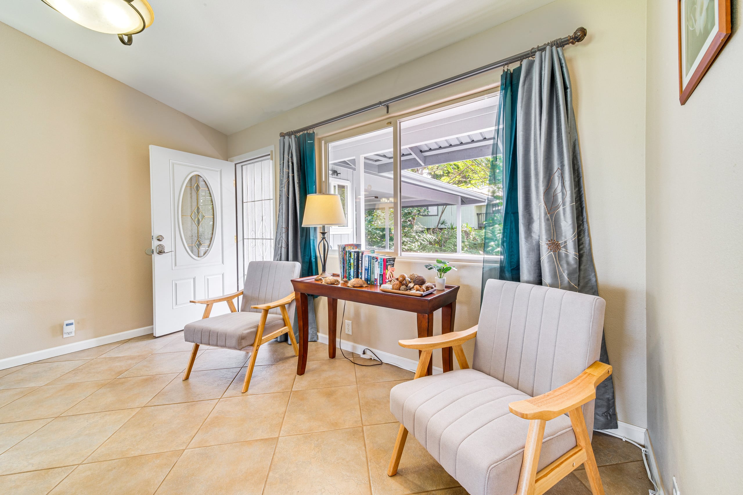 Home in Hilo · ★4.67 · 2 bedrooms · 2 beds · 1 shared bath - Image 5
