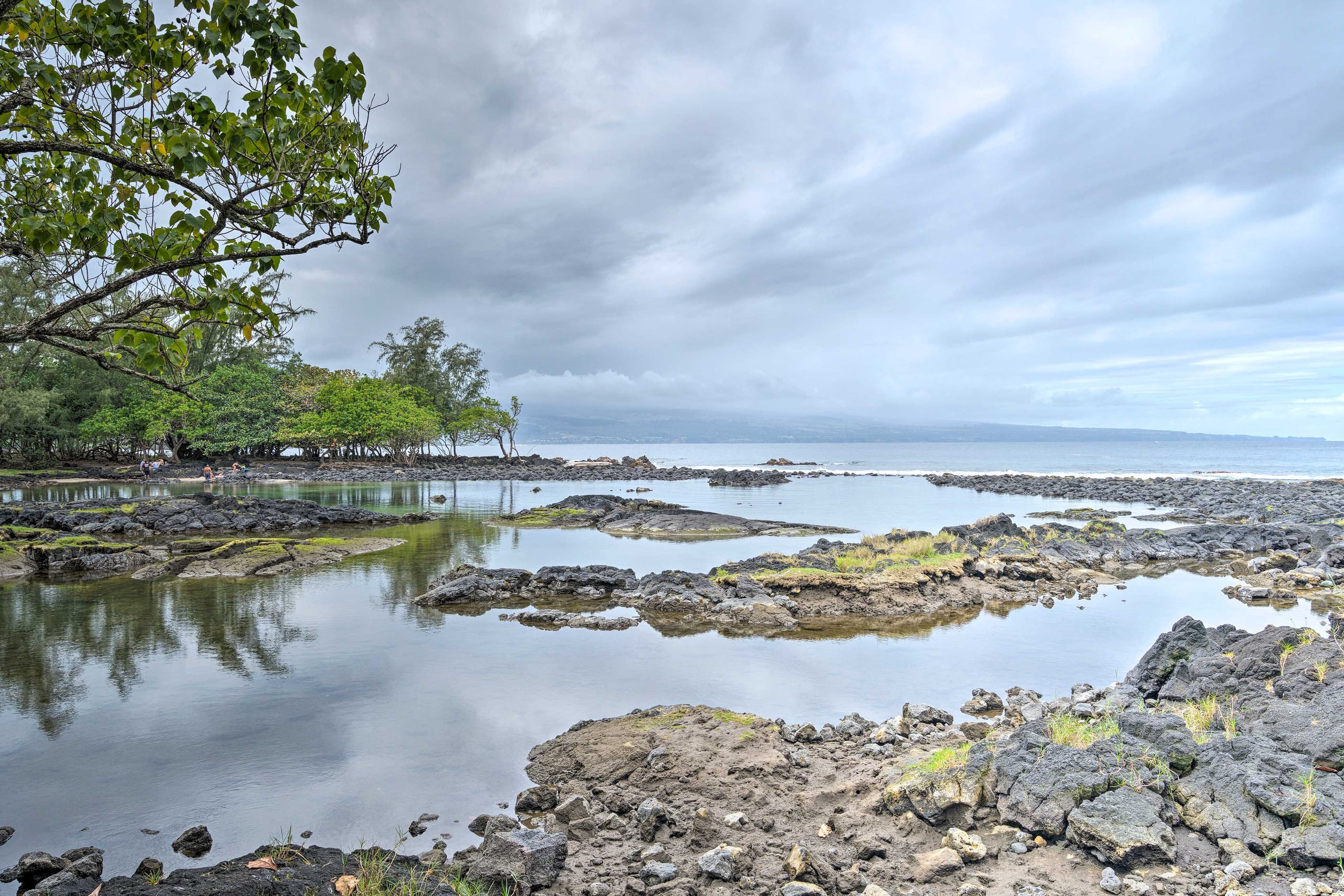 Home in Hilo · ★4.67 · 2 bedrooms · 2 beds · 1 shared bath - Image 25