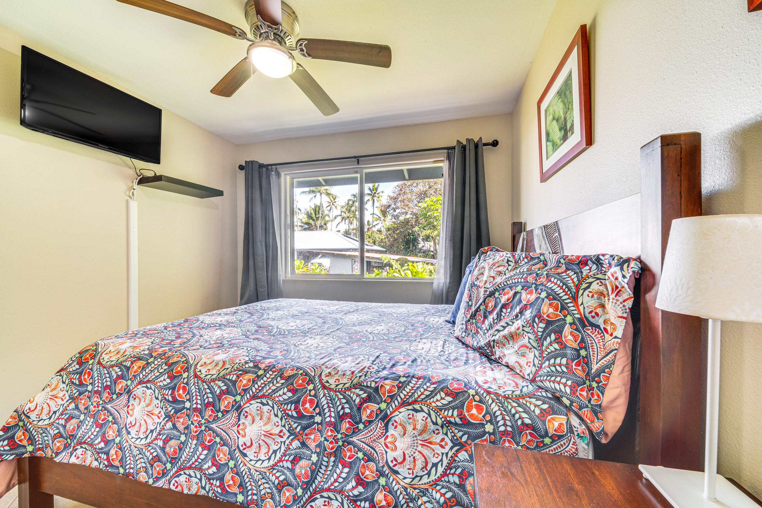 Home in Hilo · ★4.67 · 2 bedrooms · 2 beds · 1 shared bath - Image 14