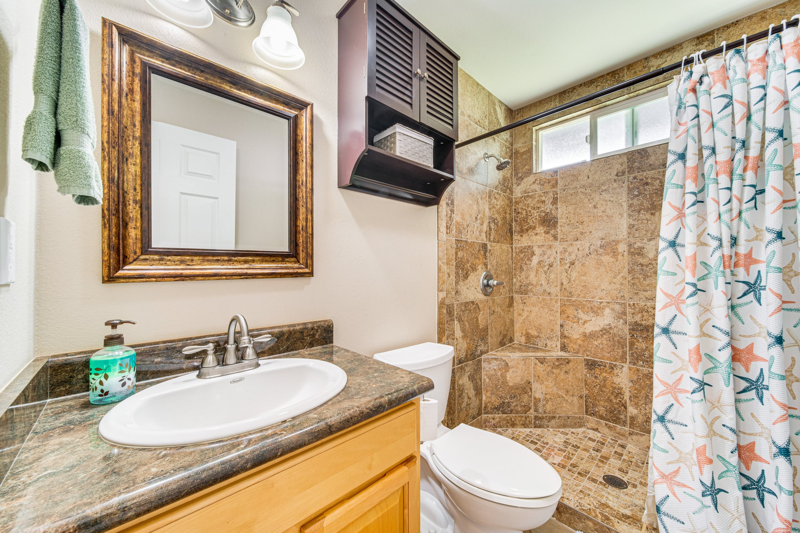 Home in Hilo · ★4.67 · 2 bedrooms · 2 beds · 1 shared bath - Image 12