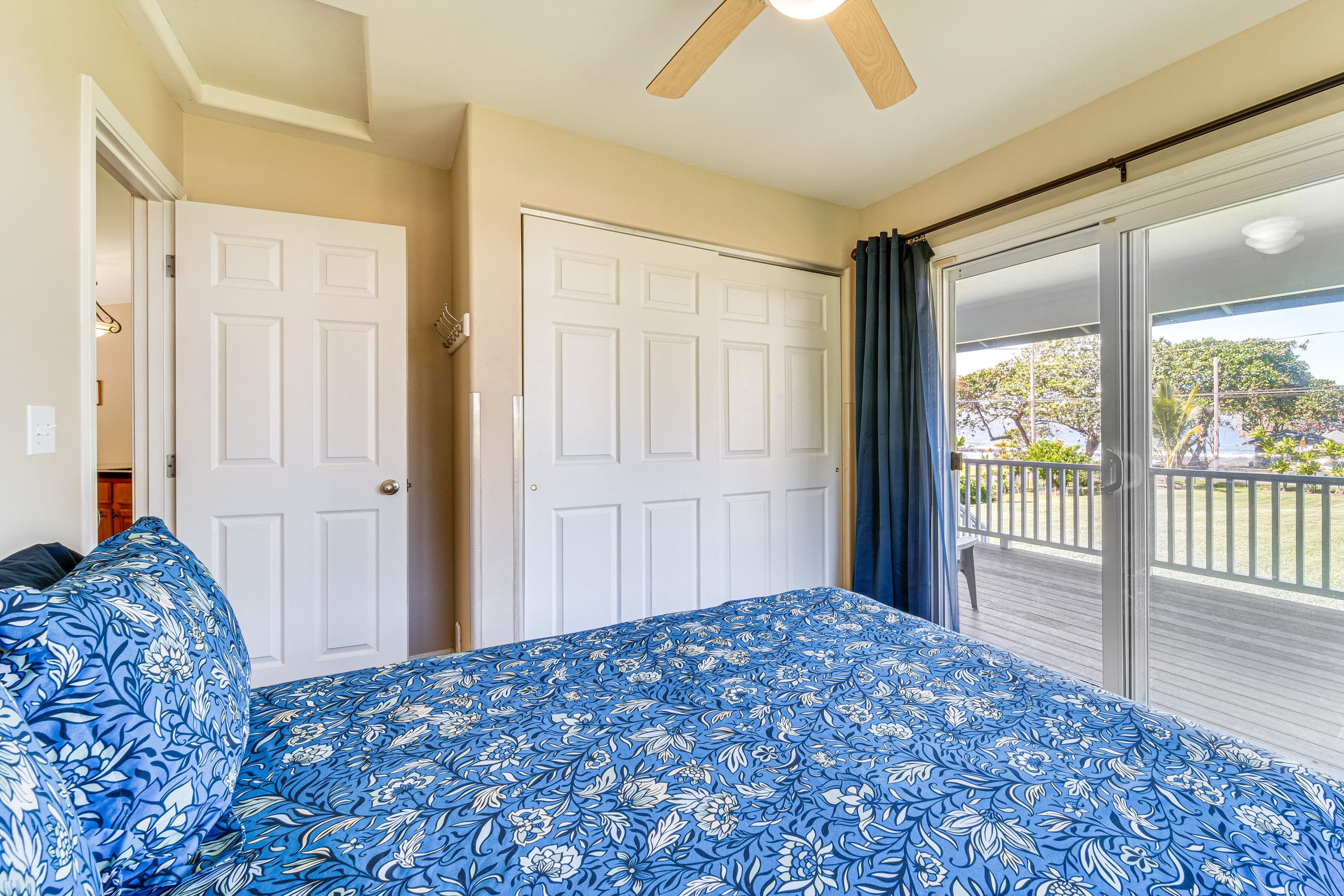 Home in Hilo · ★4.67 · 2 bedrooms · 2 beds · 1 shared bath - Image 11